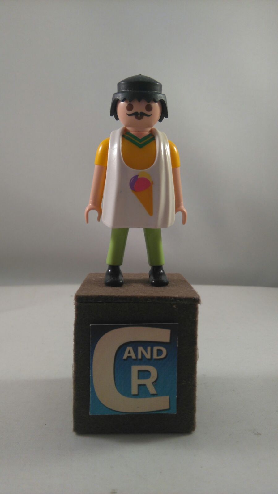 PLAYMOBIL FIGURA HELADERO