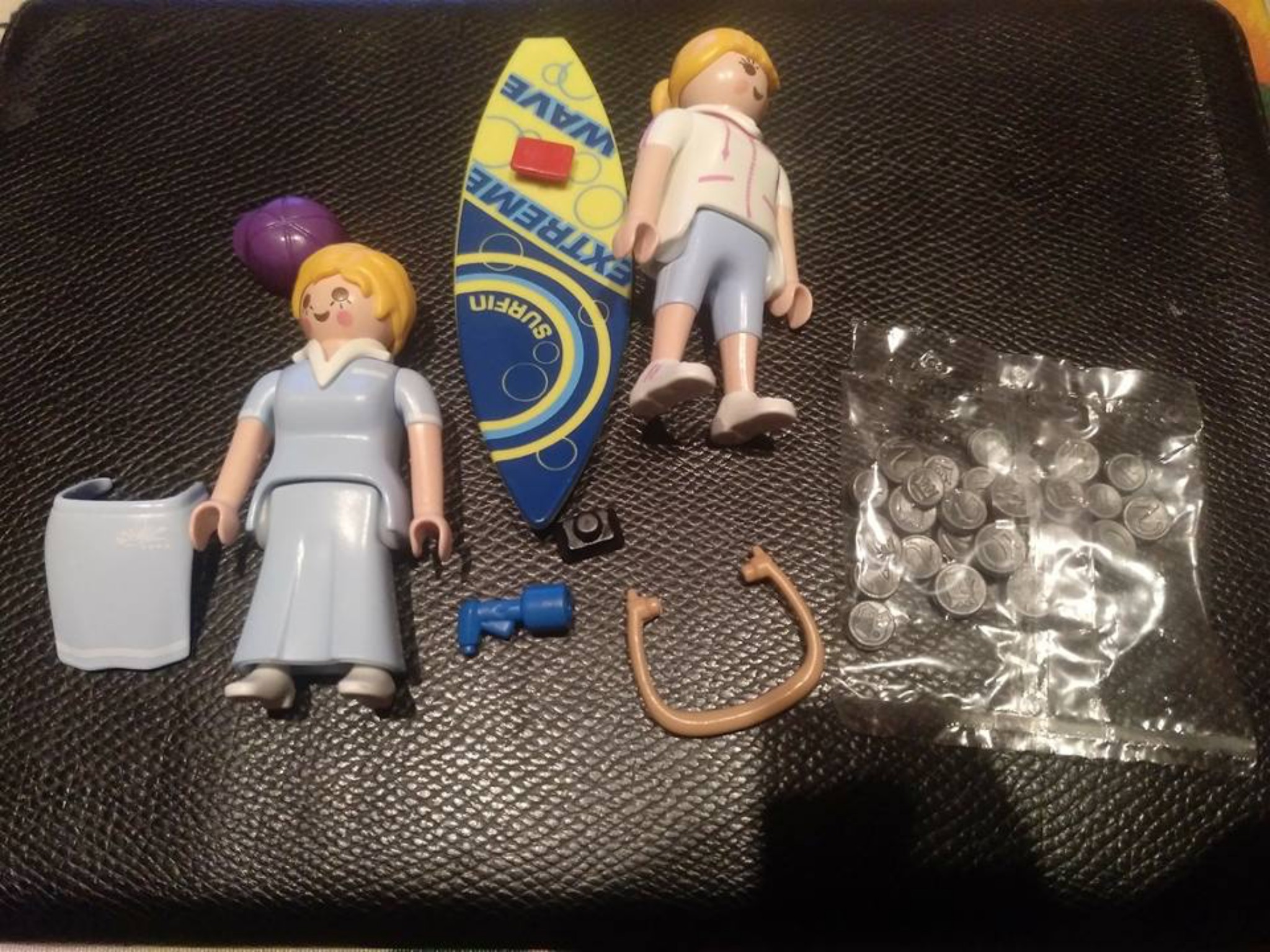 PLAYMOBIL BOLSA MUJER SURFERA Y CAMARERA DE HOTEL