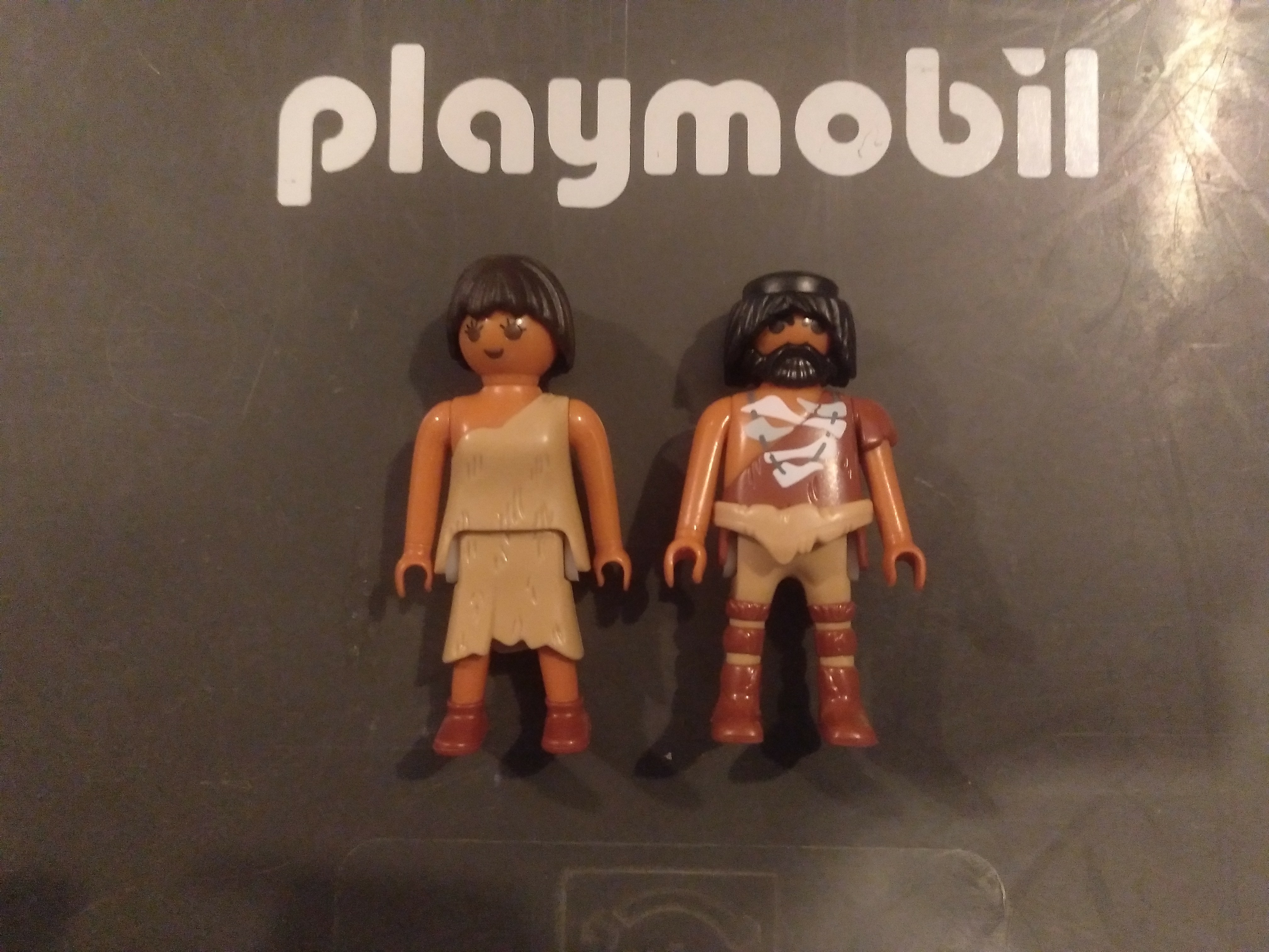 PLAYMOBIL PAREJA DE CAVERNICOLAS