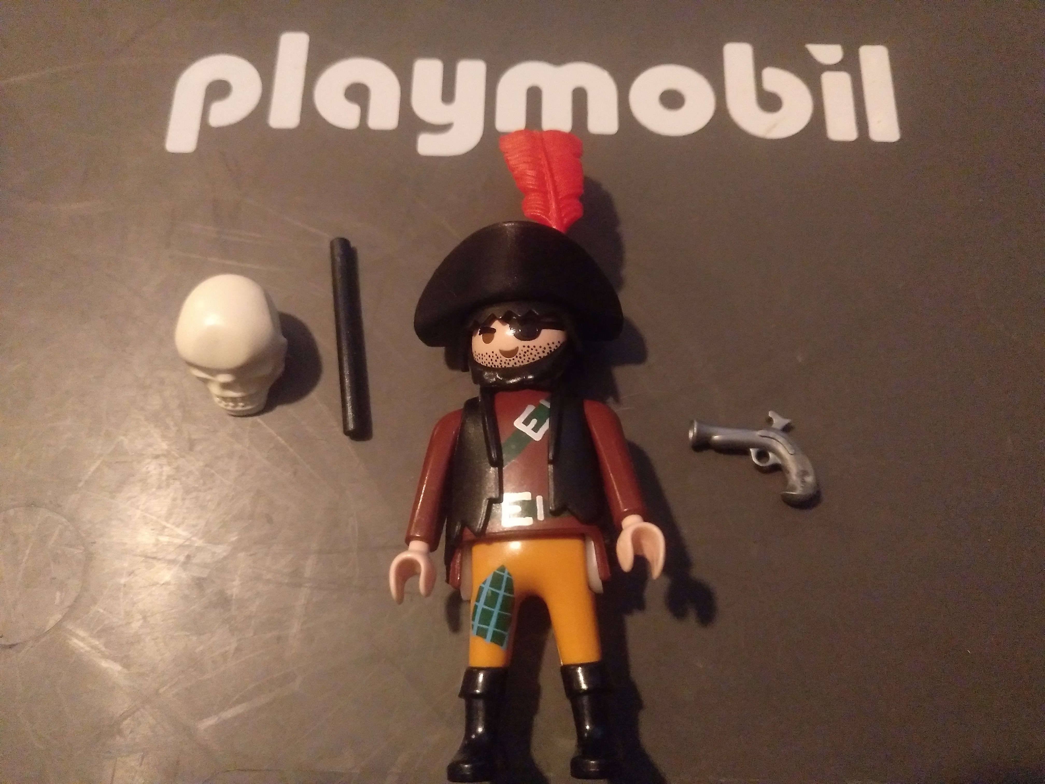 PLAYMOBIL FIGURA PIRATA CON CALAVERA