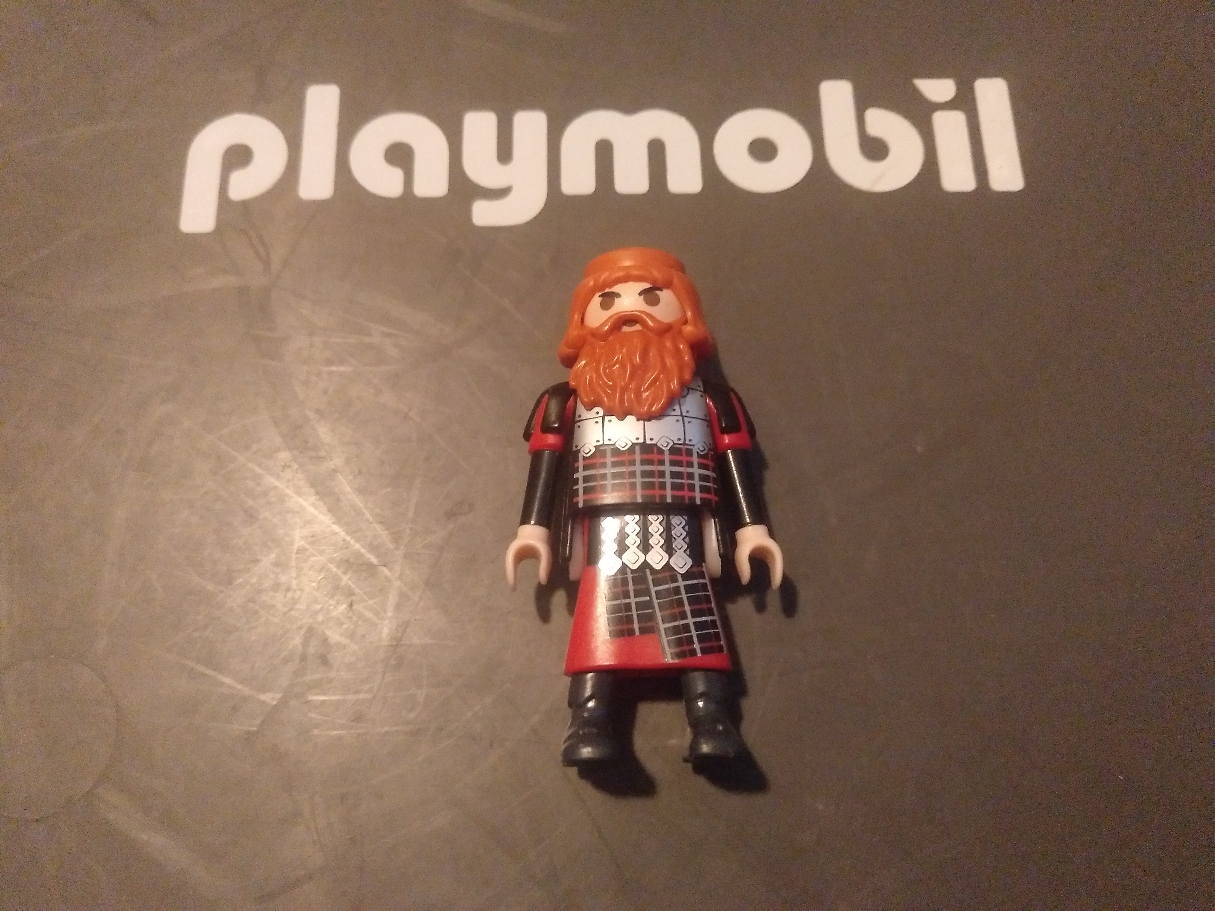 PLAYMOBIL FIGURA BARBARO VIKINGO CON LARGA BARBA NARANJA