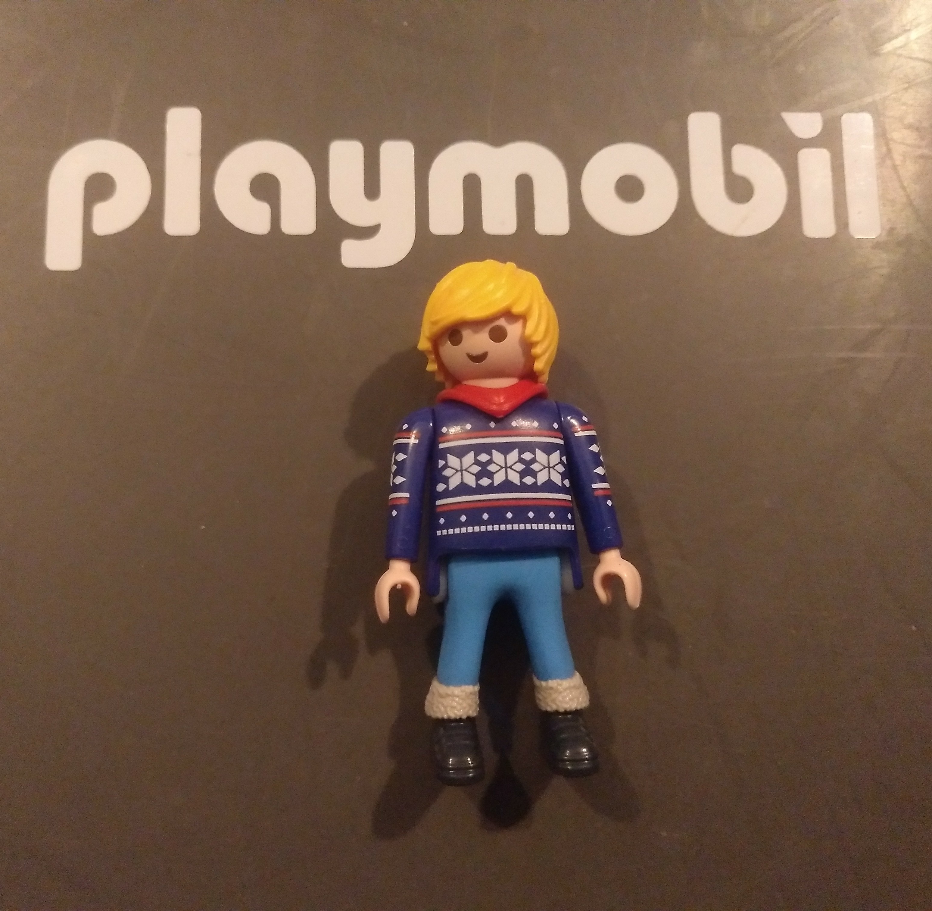 PLAYMOBIL FIGURA HOMBRE CON JERSEY DE NIEVE
