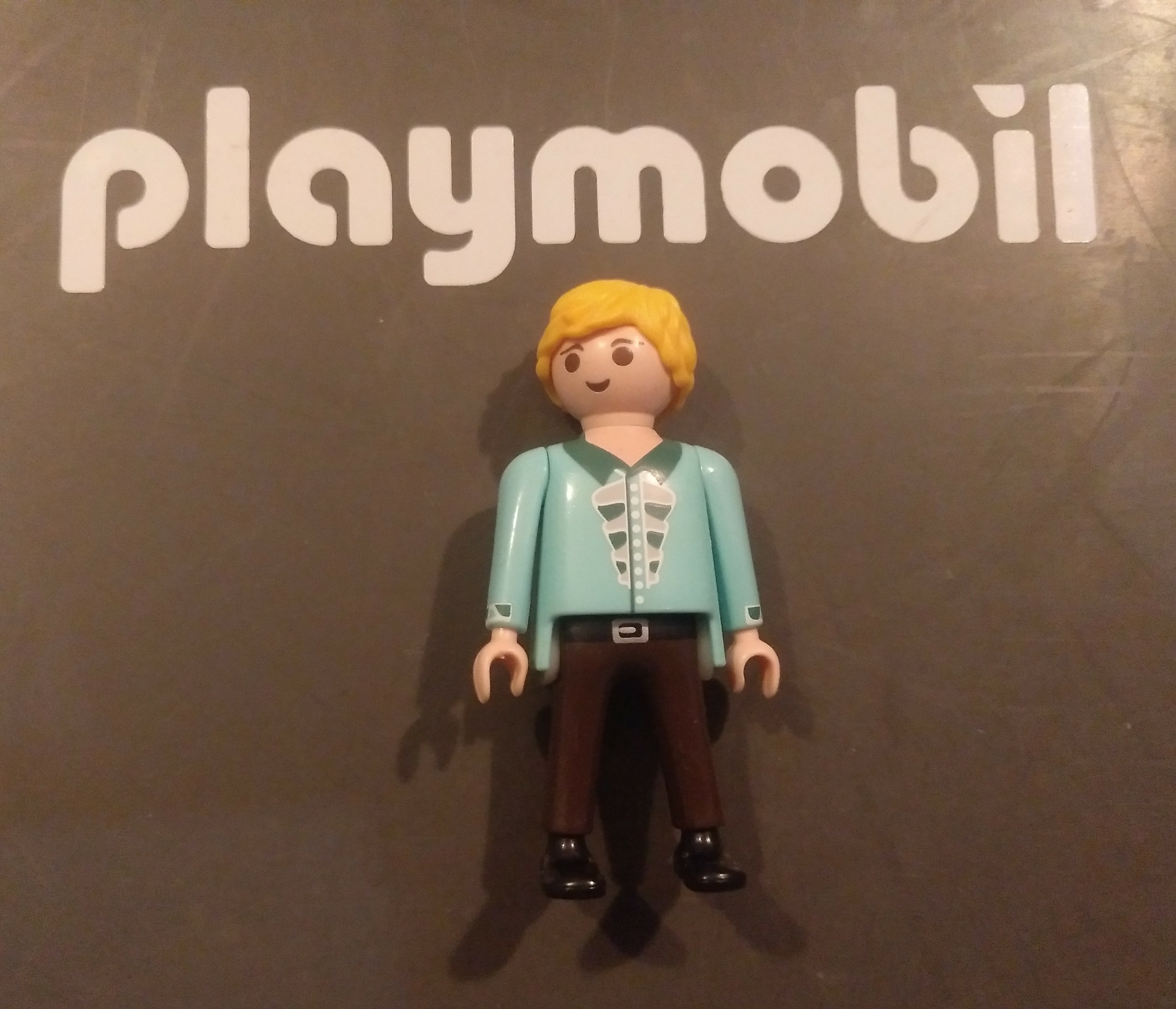 PLAYMOBIL FIGURA HOMBRE CON CAMISA VERDE CLARA
