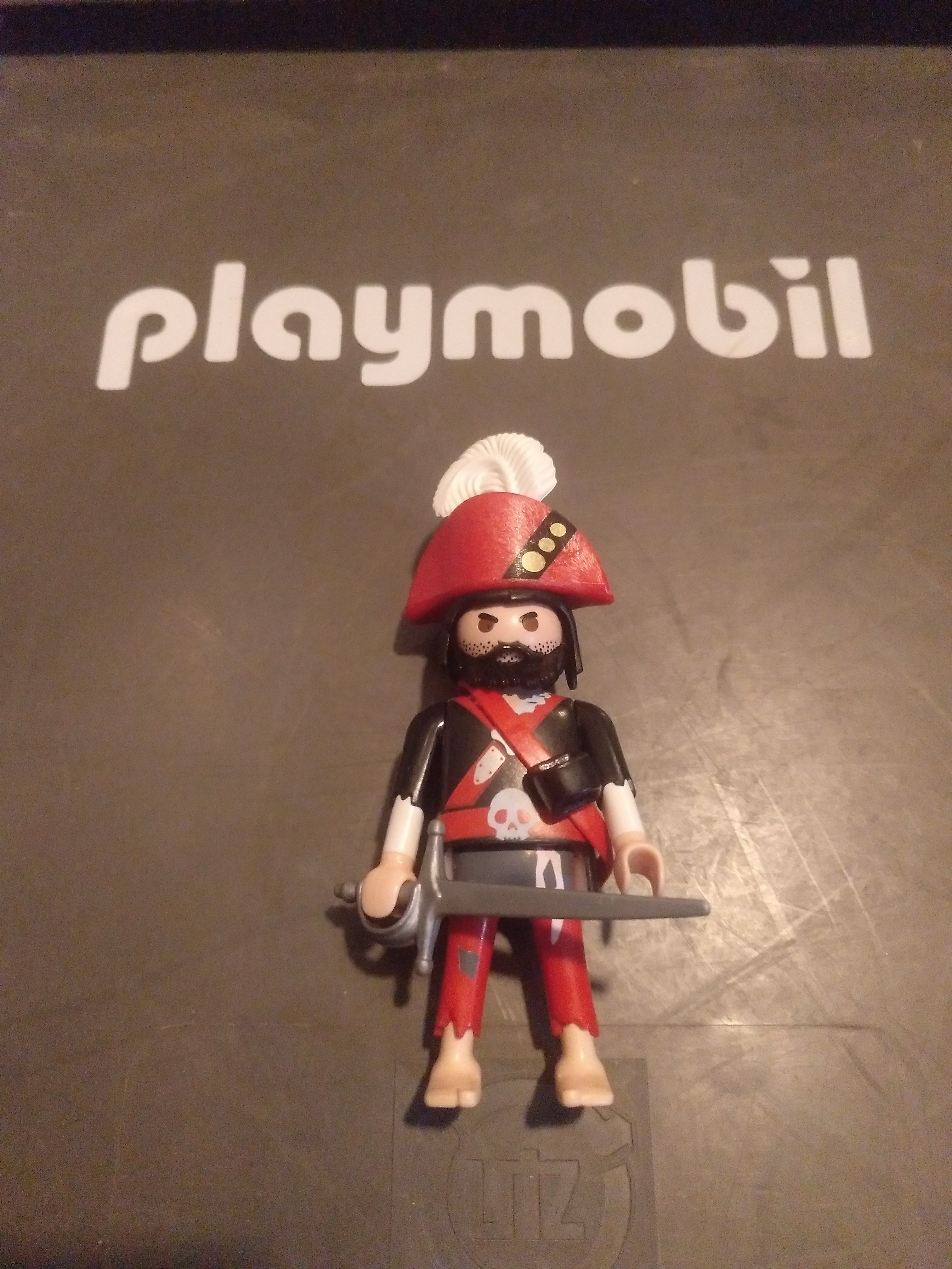 PLAYMOBIL FIGURA GENERAL PIRATA CON ESPADA