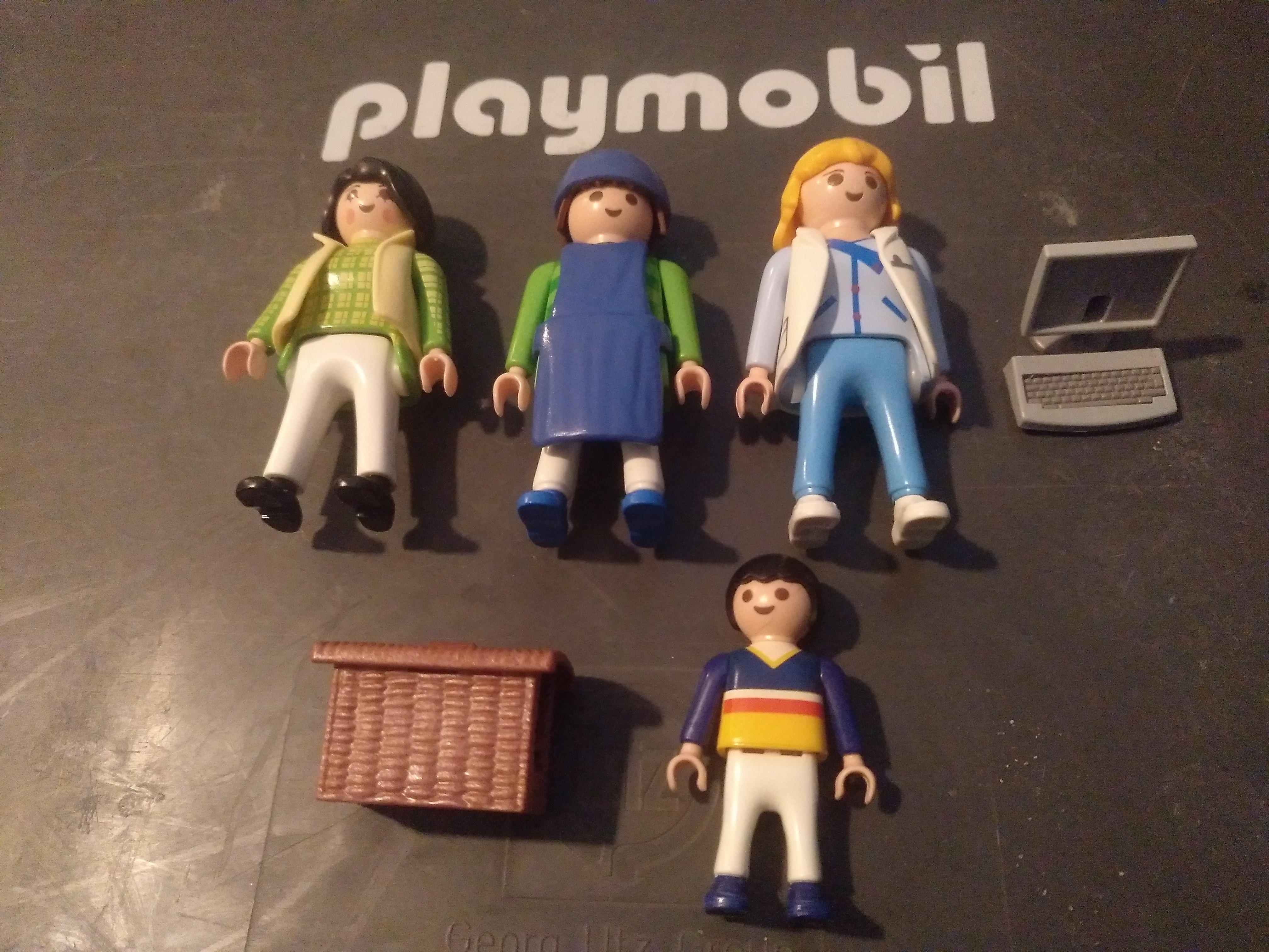PLAYMOBIL DOCTOR Y DOCTORA CON PACIENTES EN BOLSA CERRADA