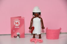 PLAYMOBIL FIGURA SERIE 14 - CHICA EN EL BAÑO CON TOALLA