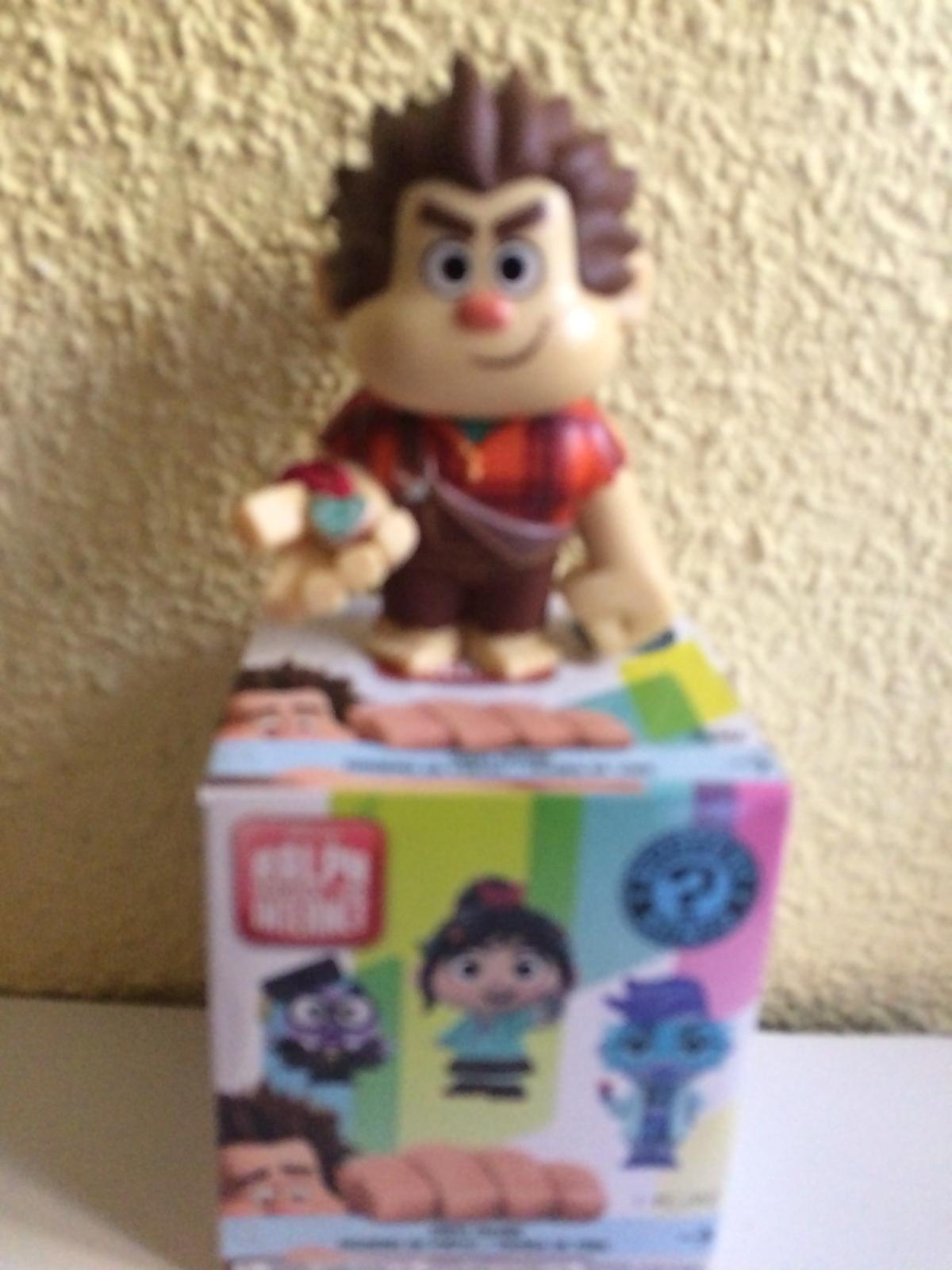 MYSTERY MINI RALPH ROMPE INTERNET - RALPH CON MEDALLA