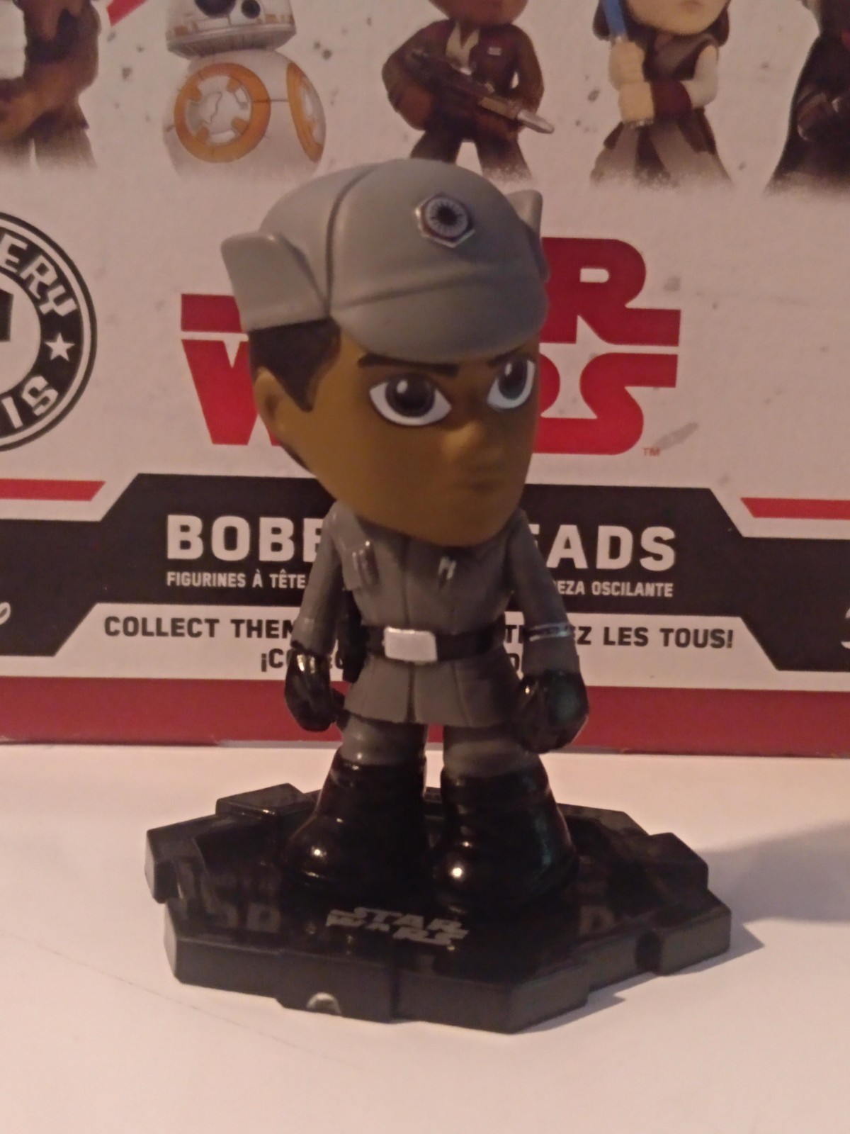 MYSTERY MINI STAR WARS LAST JEDI - FINN
