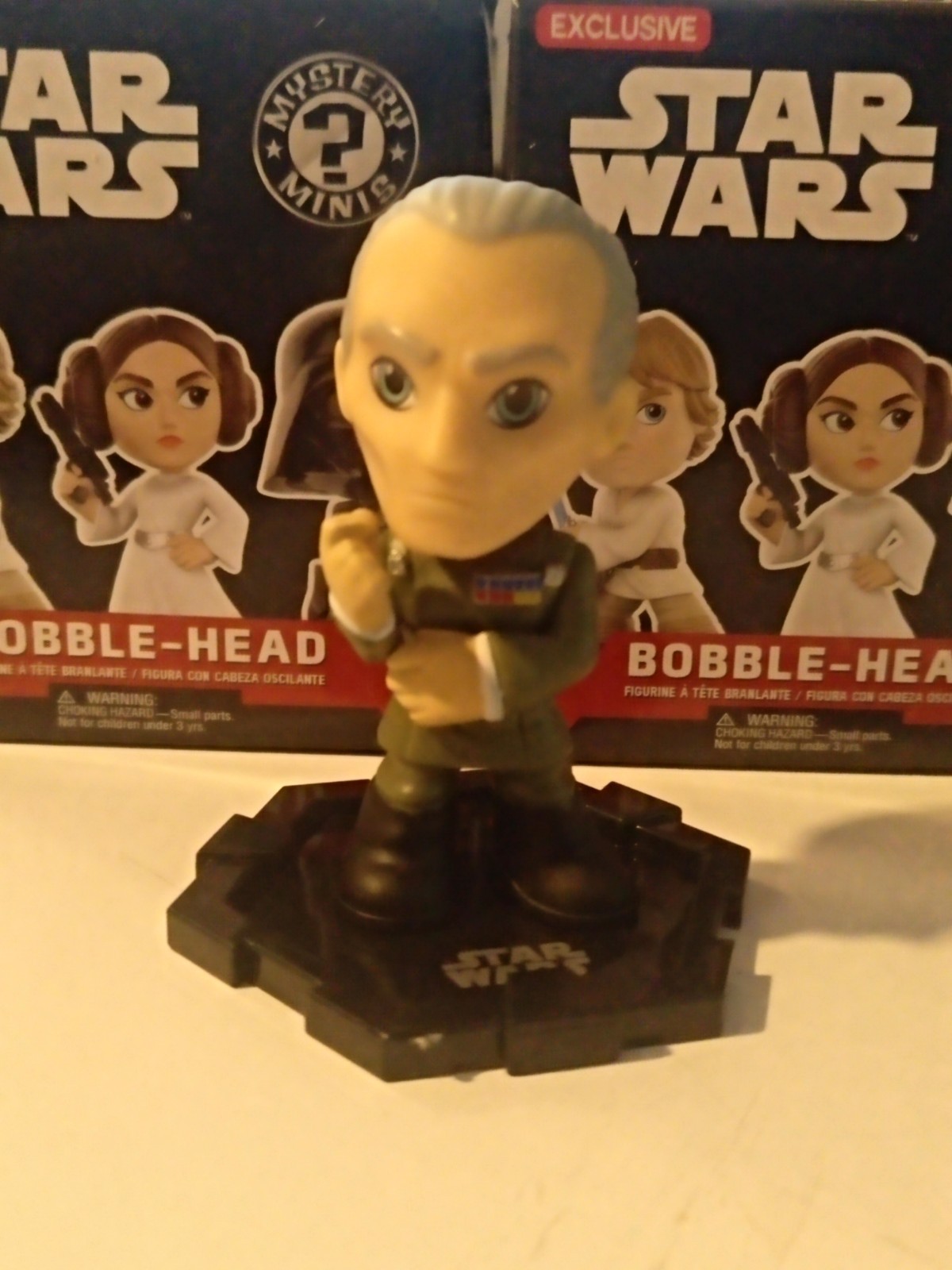 MYSTERY MINI STAR WARS - MOFF TARKING