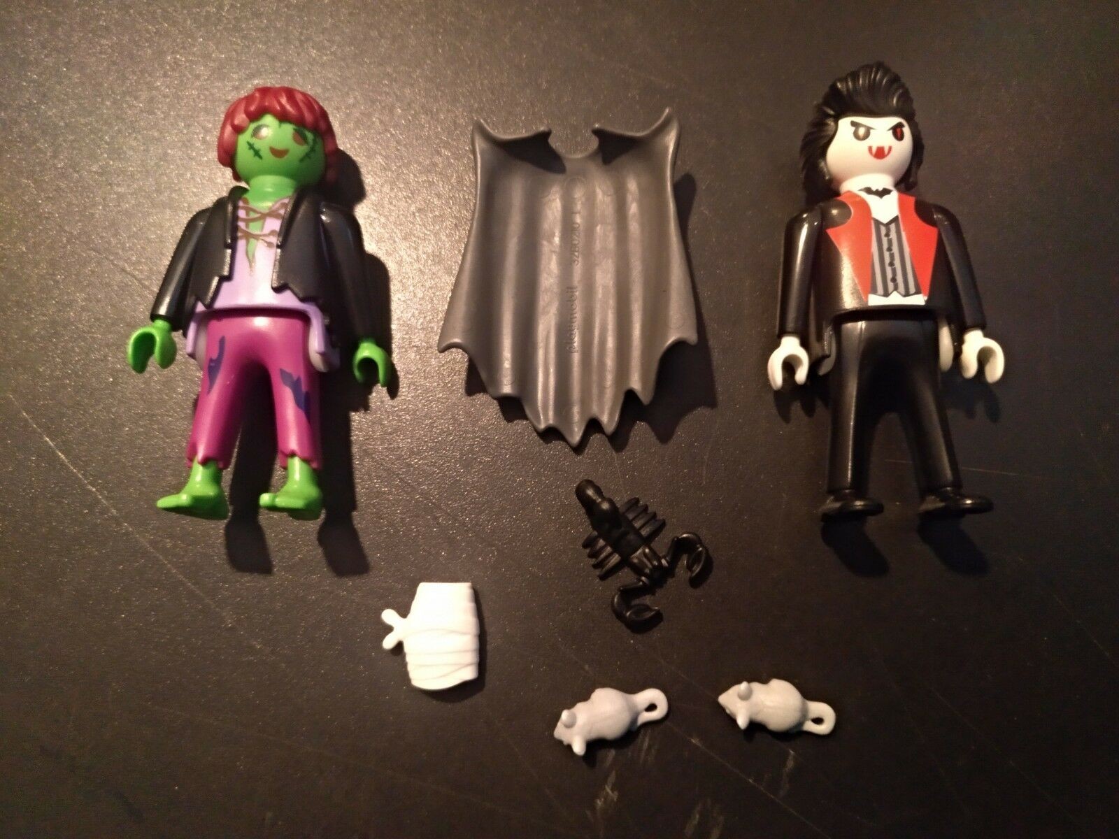 PLAYMOBIL CONDE DRACULA Y ZOMBIE EN BOLSA CERRADA
