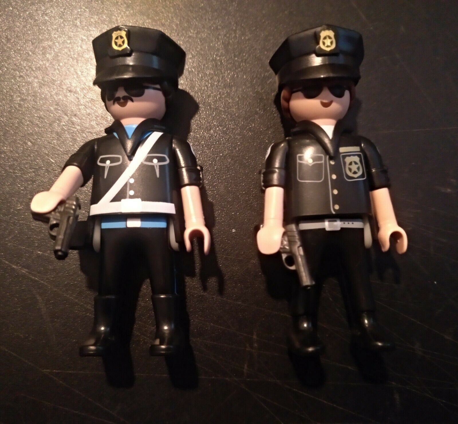 PLAYMOBIL PAREJA DE POLICIAS EN BOLSA CERRADA