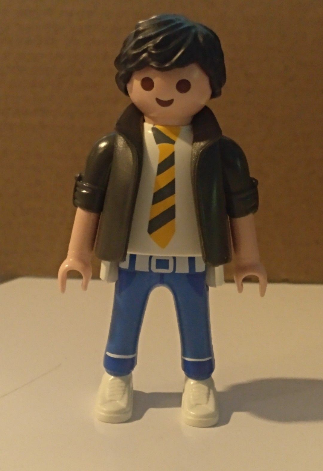 PLAYMOBIL CHICO MODERNO CON CORBATA