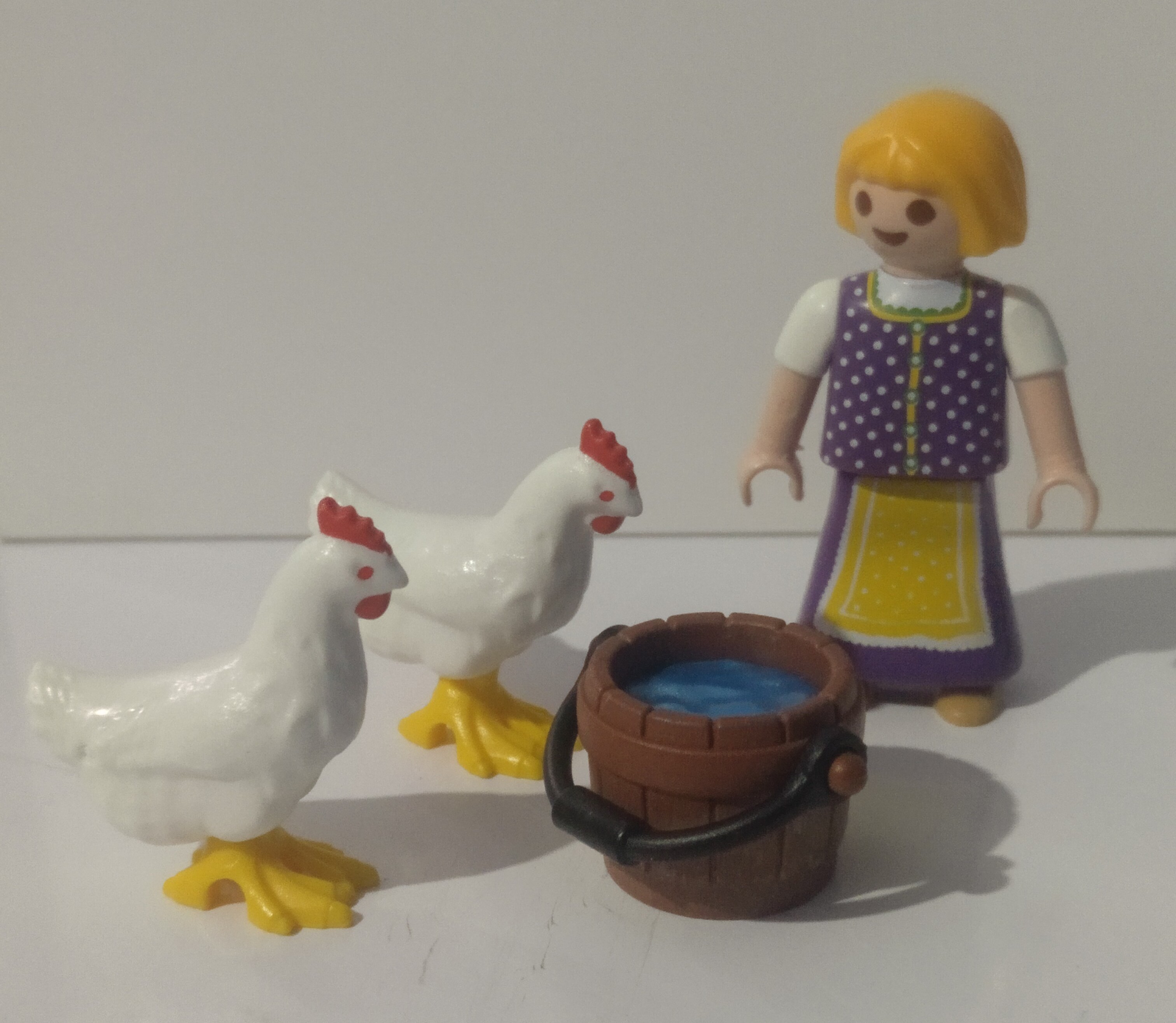 PLAYMOBIL NIÑA CON GALLINAS , BELEN , MEDIEVAL