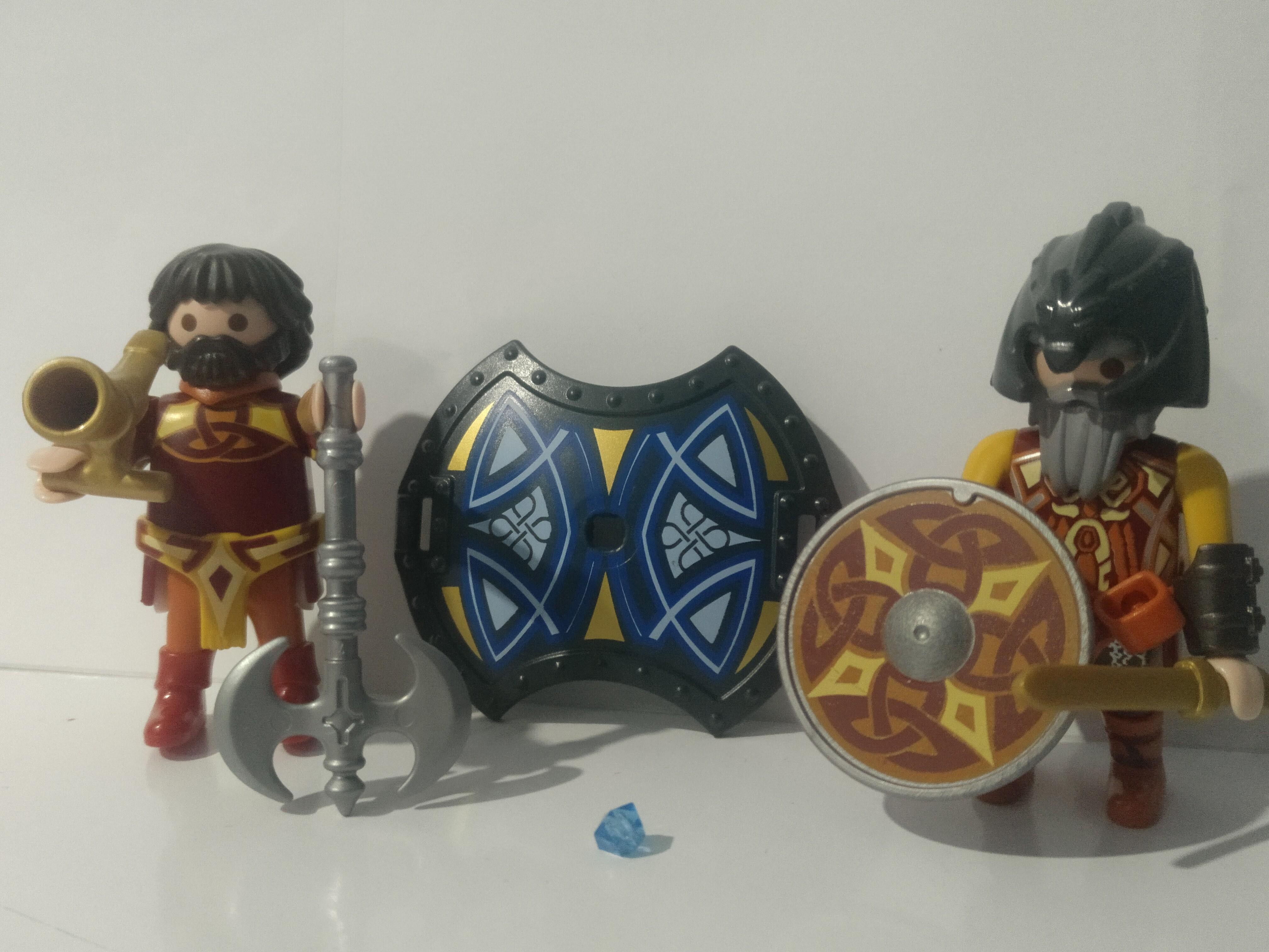 PLAYMOBIL PAREJA DE ENANOS ARMADOS CON ESCUDO EN BOLSA