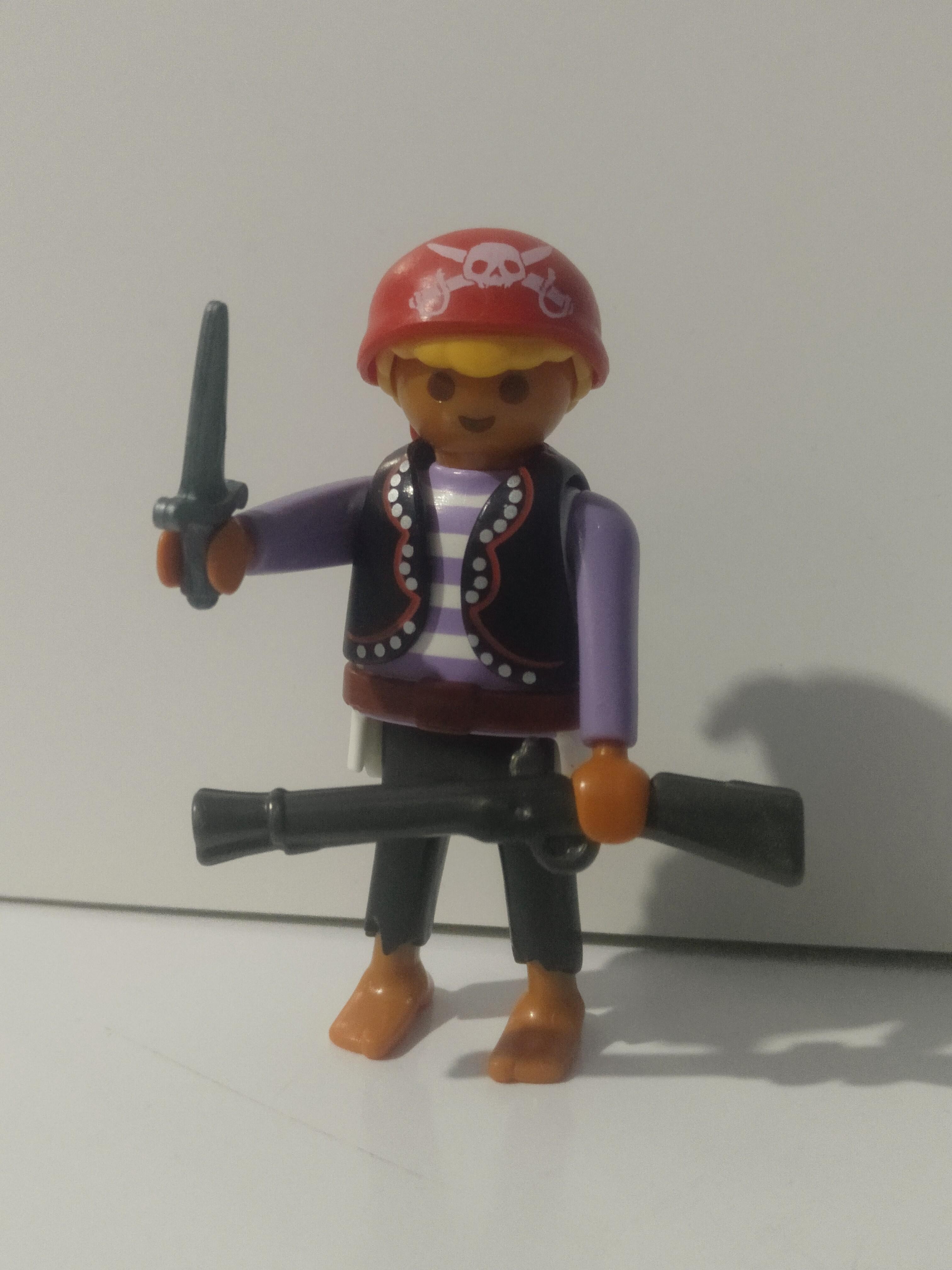 PLAYMOBIL PIRATA CON CUCHILLO Y TRABUCO- 31/12/19