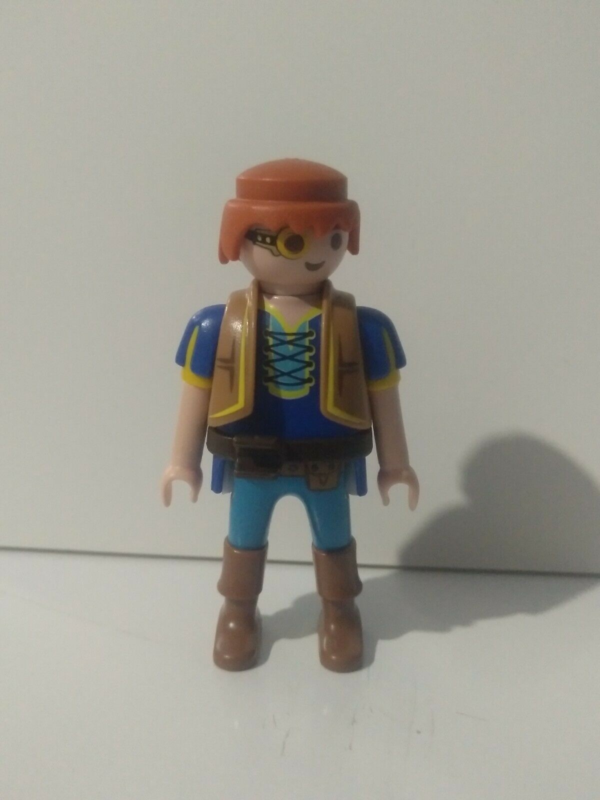 PLAYMOBIL FIGURA ALDEANO MEDIEVAL CON CHALECO ,BELEN - 14/12/19