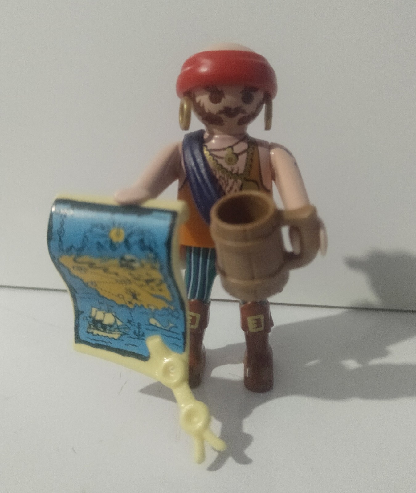 PLAYMOBIL PIRATA CON MAPA DEL TESORO Y JARRA DE CERVEZA - 18/10/19