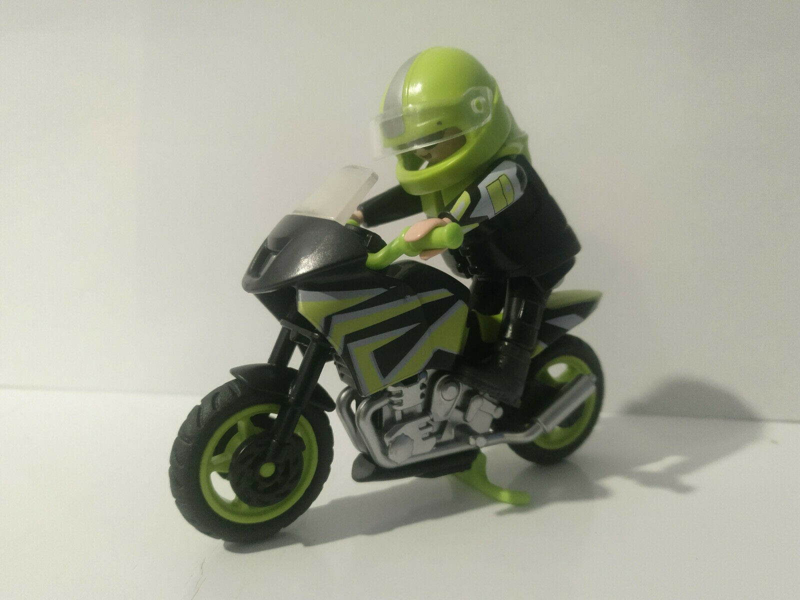 PLAYMOBIL NUEVA MOTO DE CARRERAS CON PILOTO RE. 70204