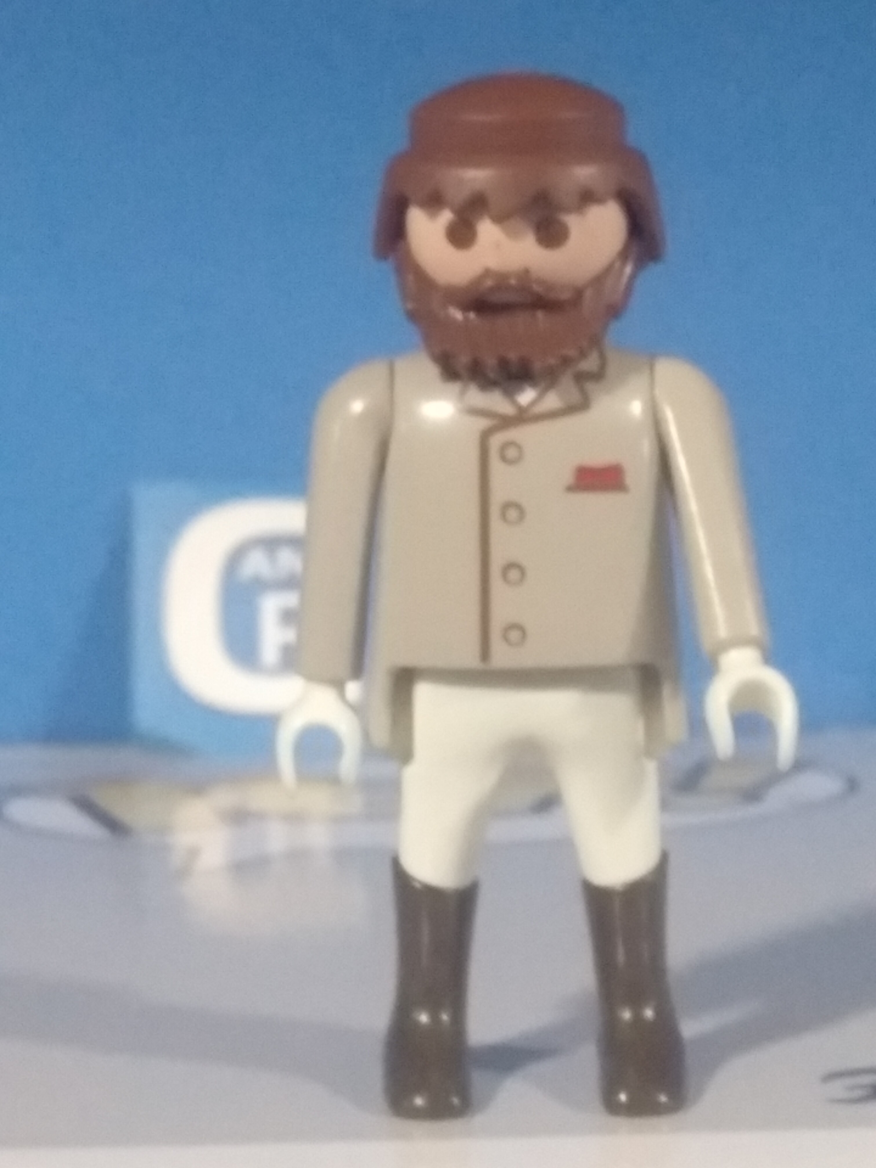 PLAYMOBIL FIGURA MAYORDOMO , EXPLORADOR SAFARI - 31/12/19