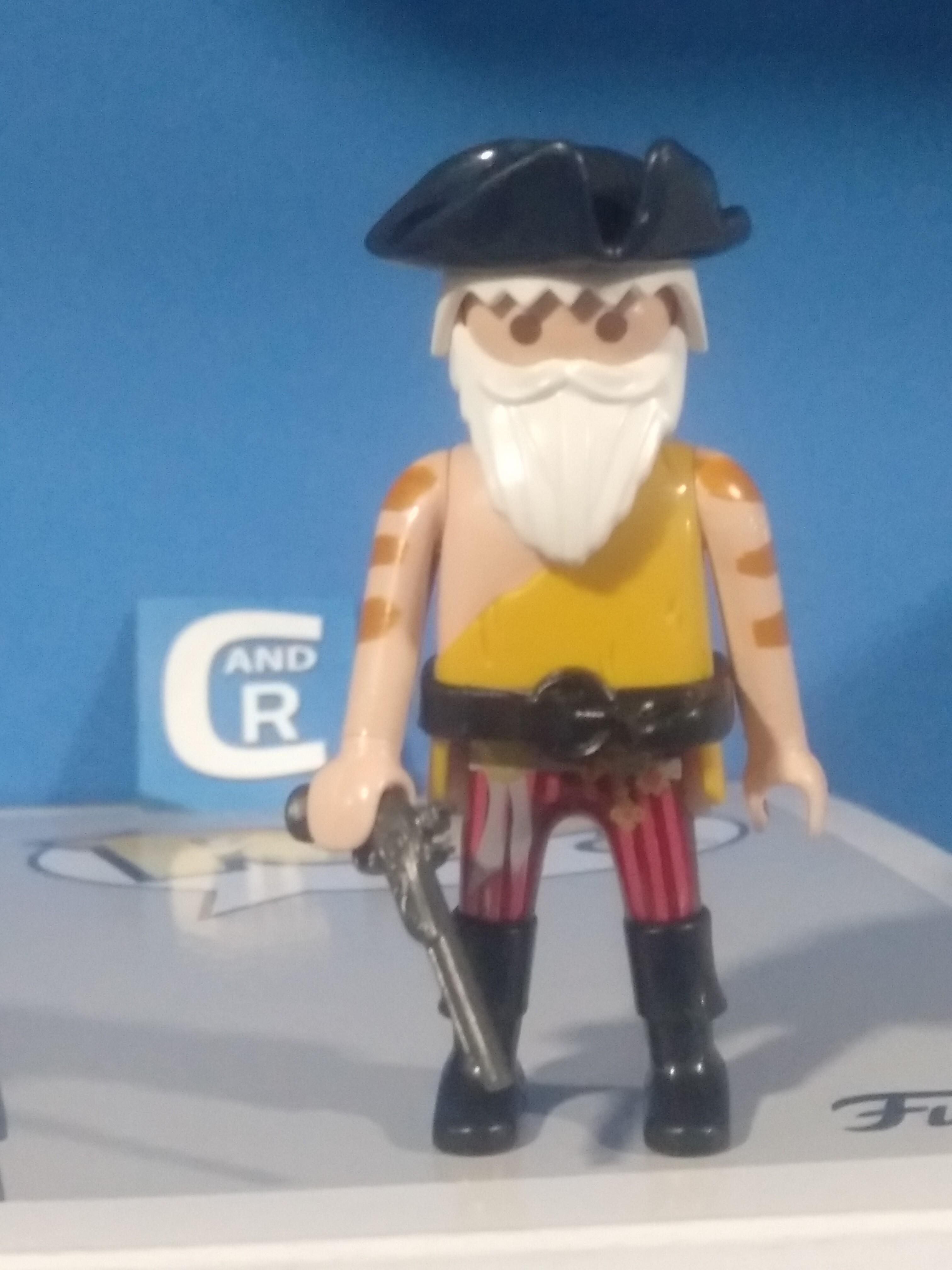 PLAYMOBIL PIRATA ARMADO CON PISTOLA - 13/11/16