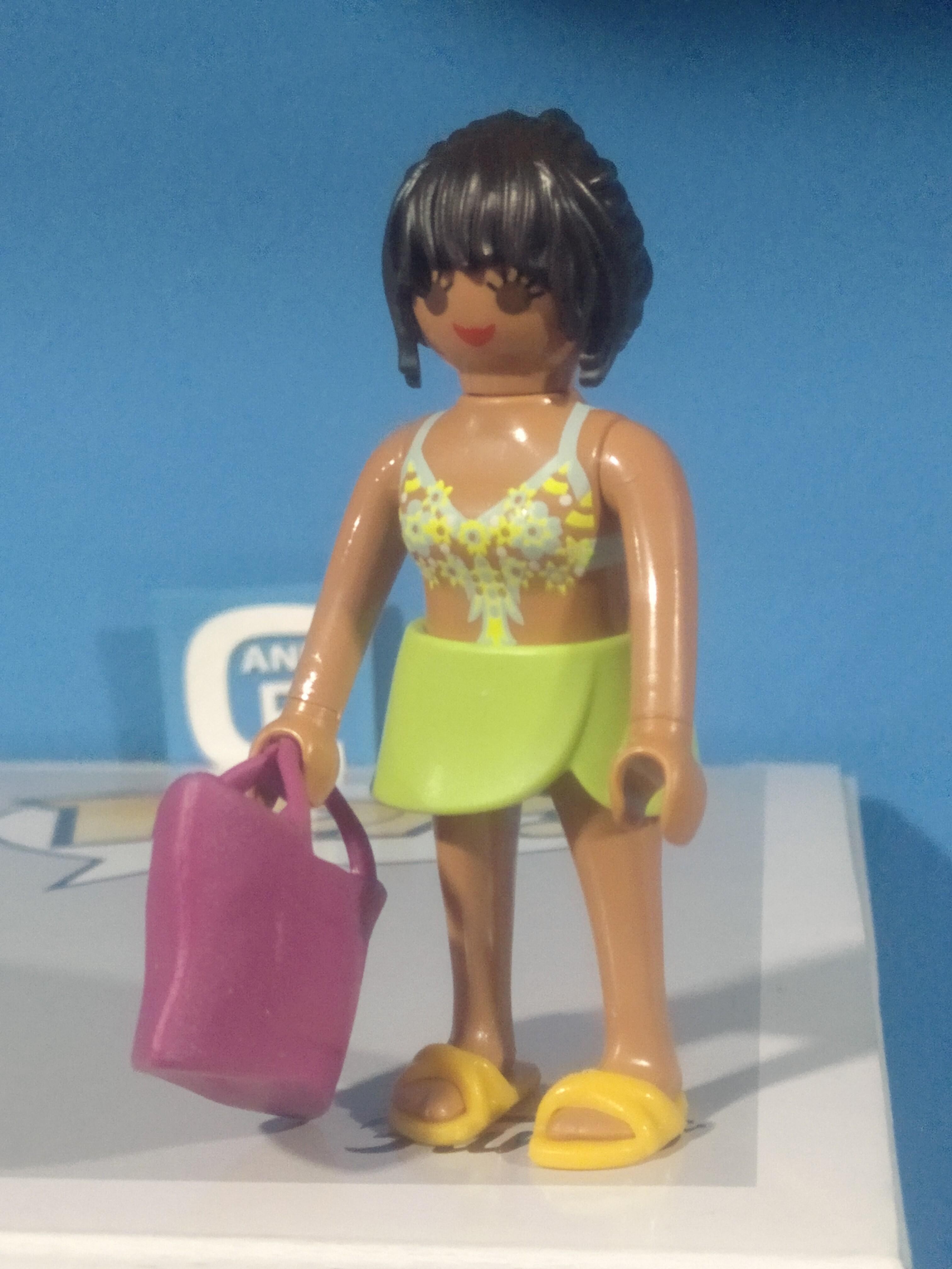 PLAYMOBIL CHICA MODERNA CON BOLSO DE PLAYA - 25/11/20