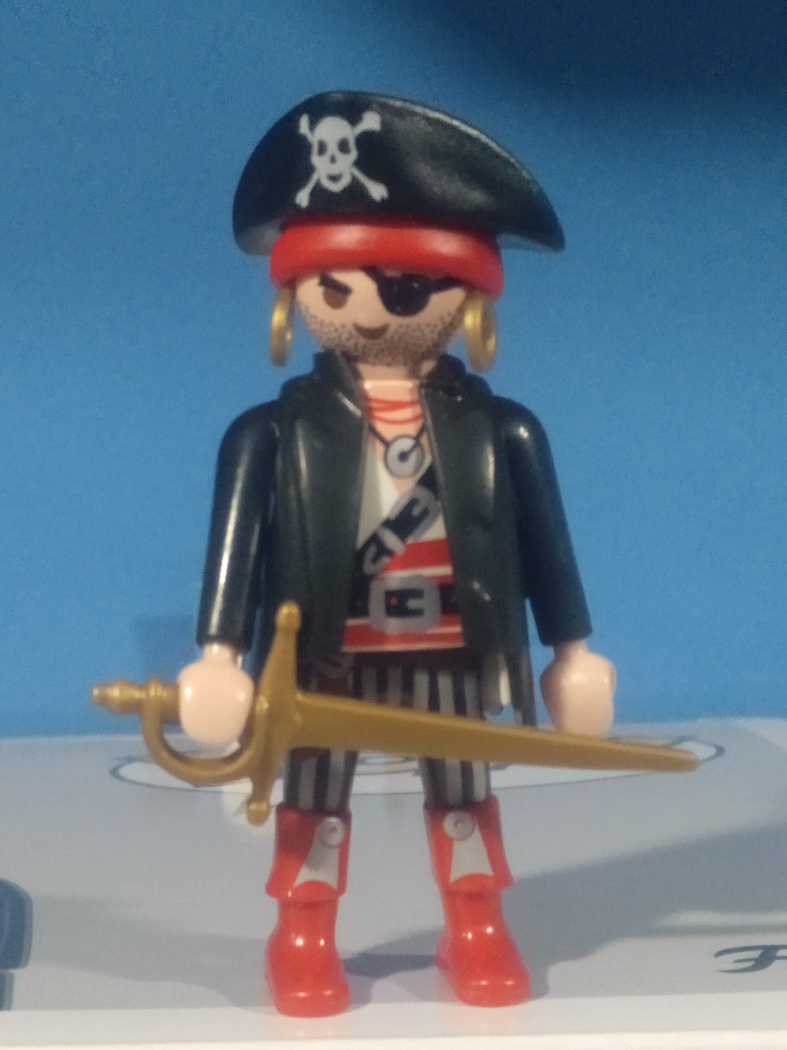 PLAYMOBIL PIRATA CON ESPADA - 25/11/20