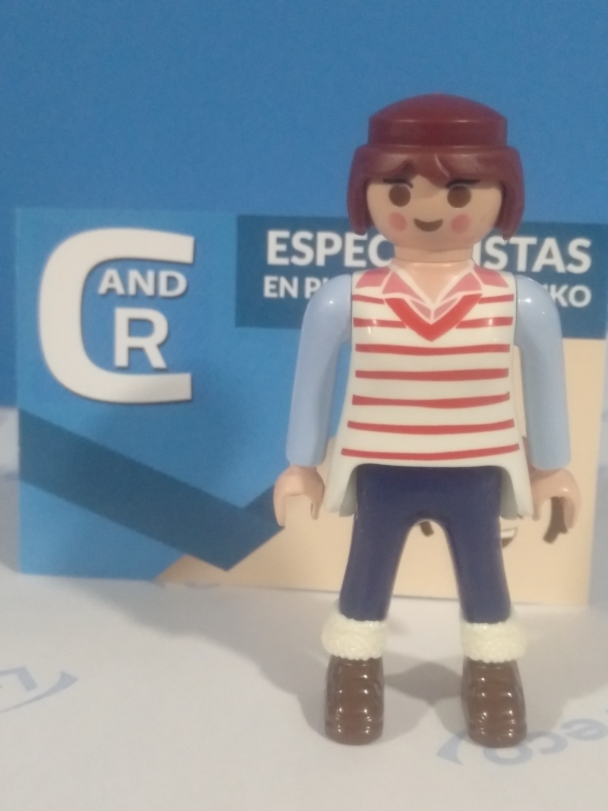 PLAYMOBIL FIGURA MUJER CON BOTAS DE NIEVE - 8/1/21