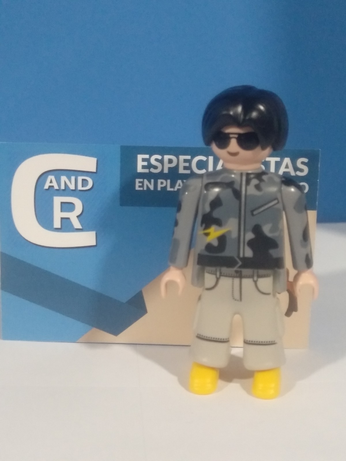 PLAYMOBIL FIGURA RAPERO CON GAFAS DE SOL - 20/1/21