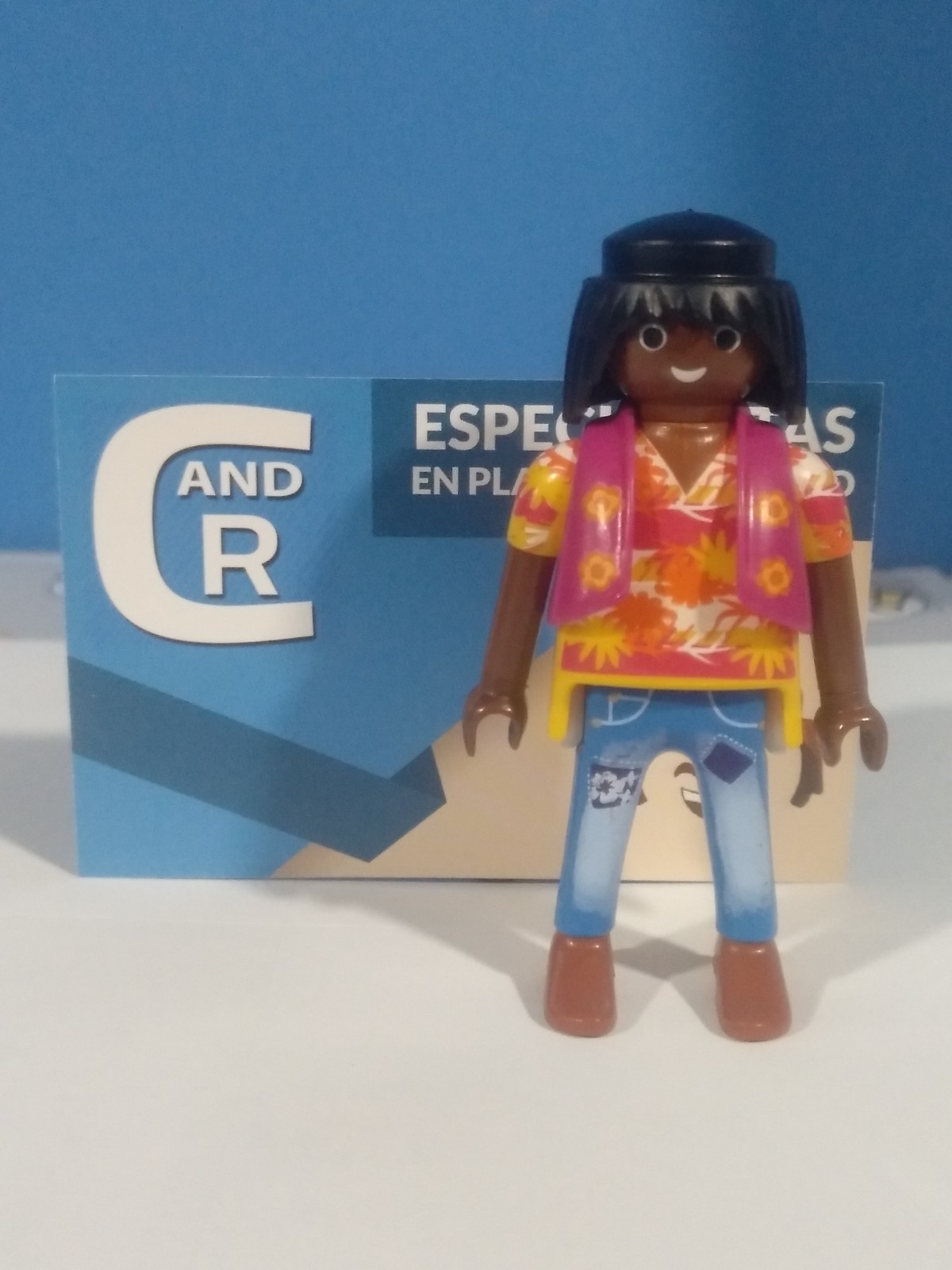 PLAYMOBIL FIGURA CHICO NEGRO CON CAMISA HAWAIANA - 23/1/21