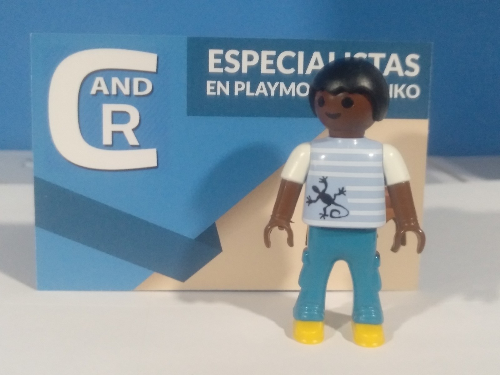 PLAYMOBIL FIGURA NIÑO NEGRO - 23/1/21
