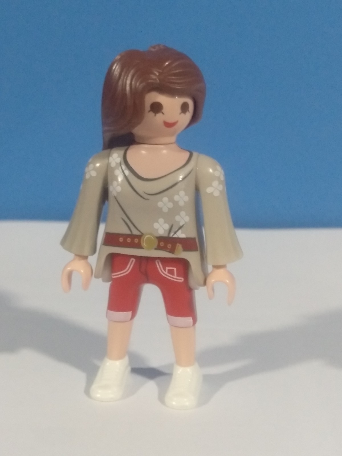 PLAYMOBIL MUJER CAMISETA GRIS Y LARGO PELO MARRON - 2/2/21