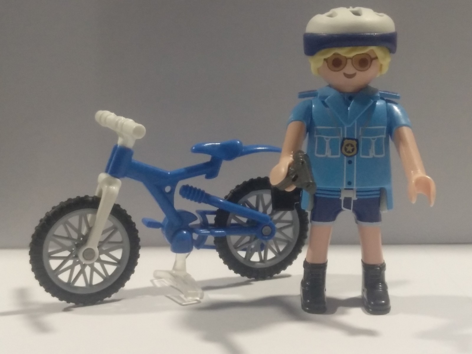 PLAYMOBIL POLICIA CON BICILETA - 15/2/21