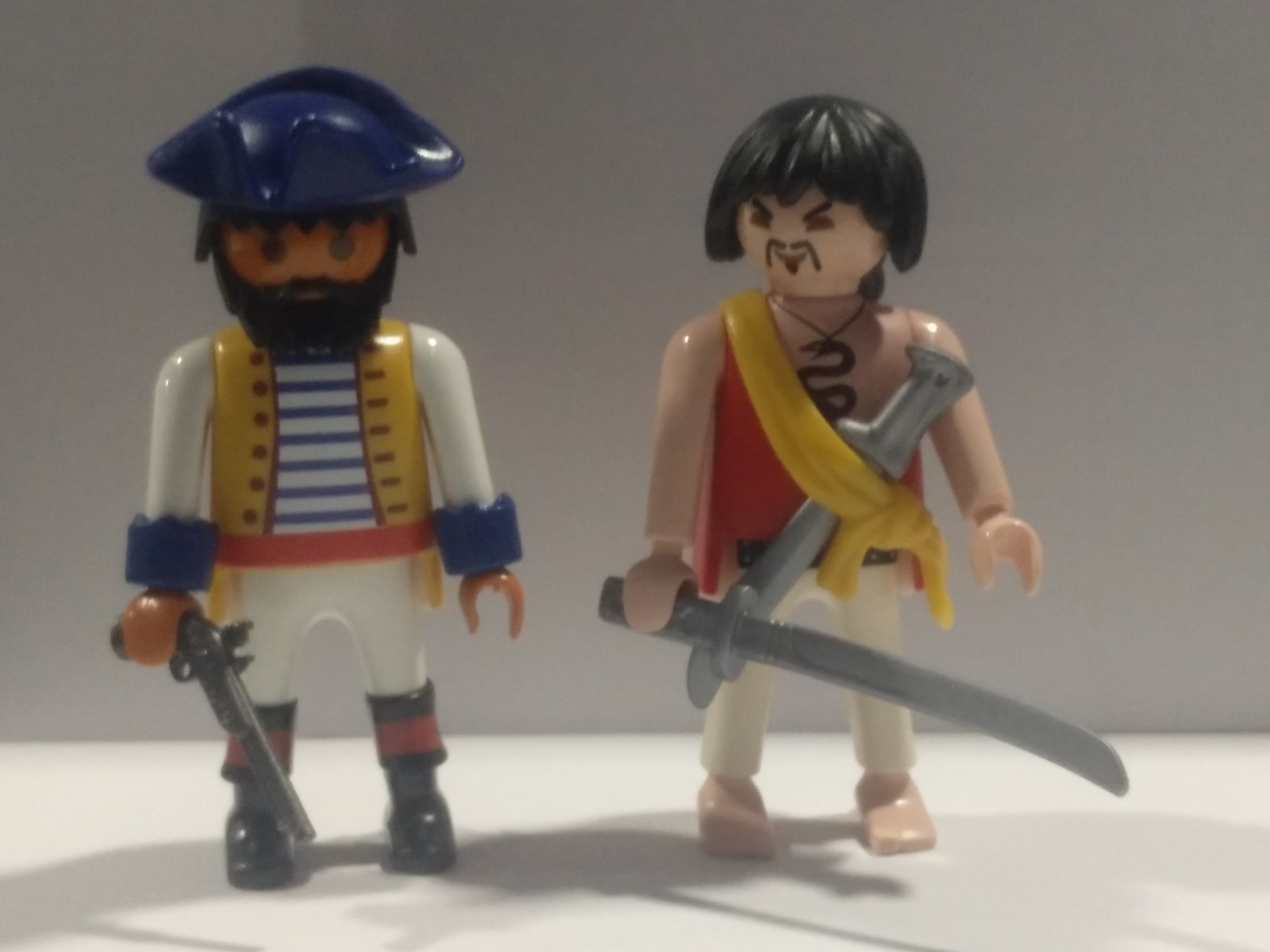 PLAYMOBIL PAREJA DE PIRATAS ARMADOS - 15/2/21