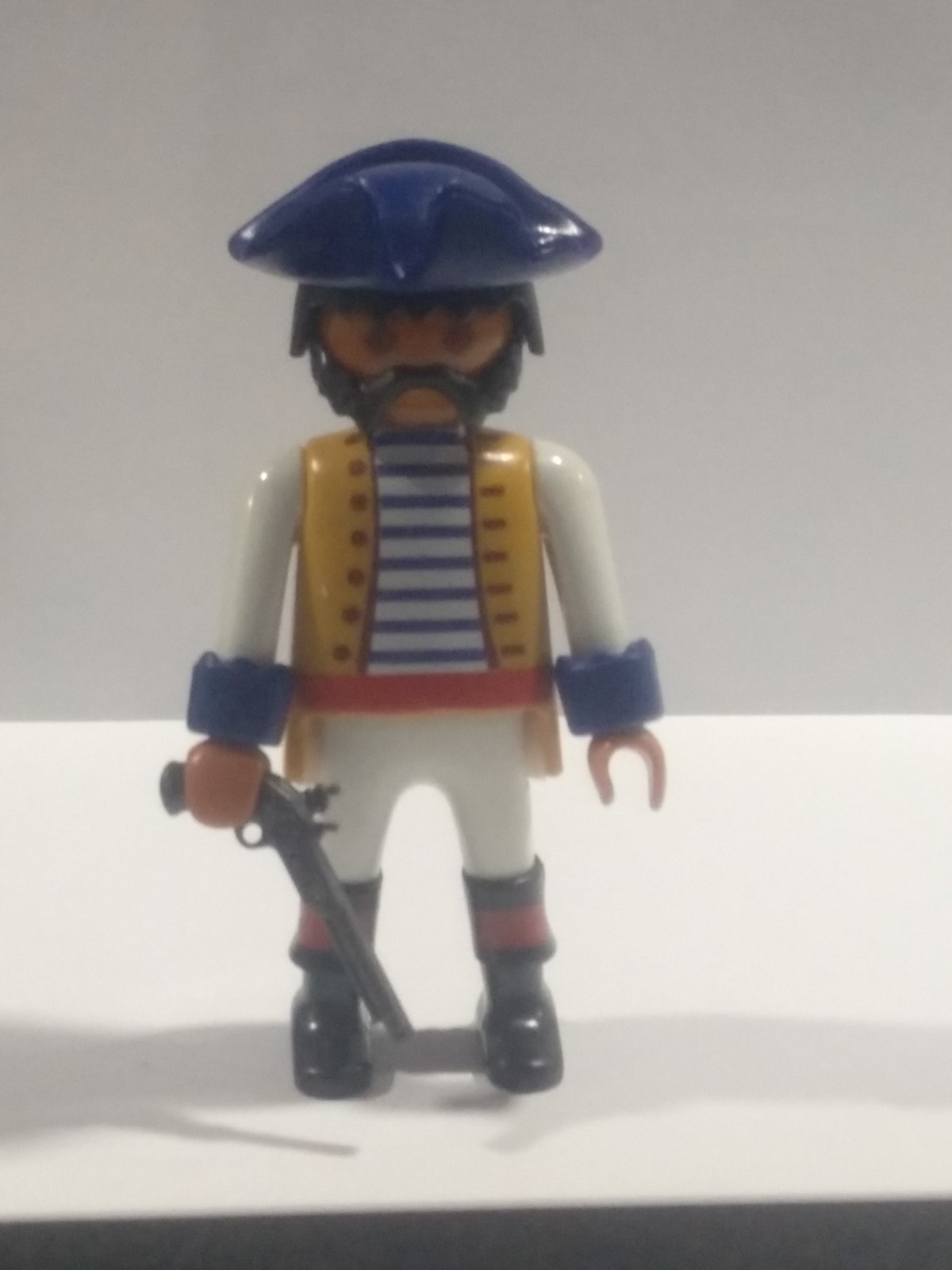 PLAYMOBIL PIRATA CON BARBA Y PISTOLA - 15/2/21