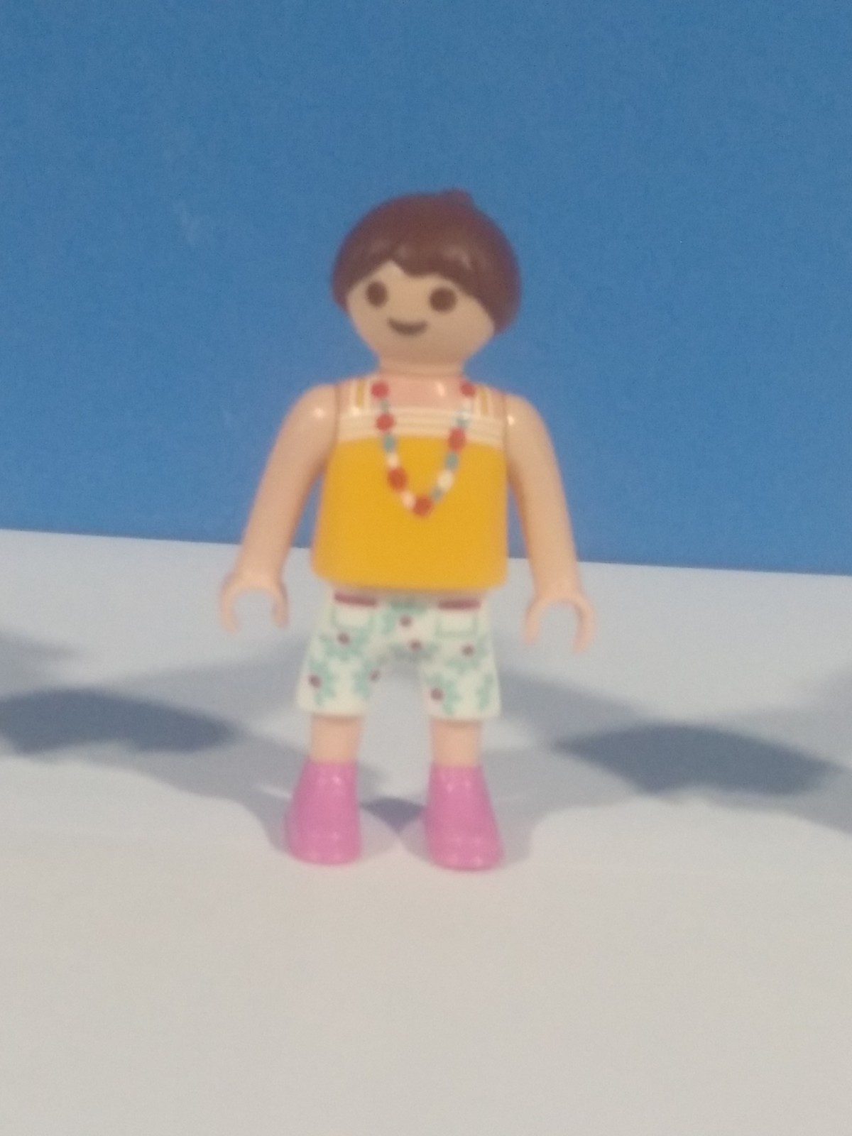PLAYMOBIL NIÑA CON COLETA Y PANTALON CORTO - 11/3/21