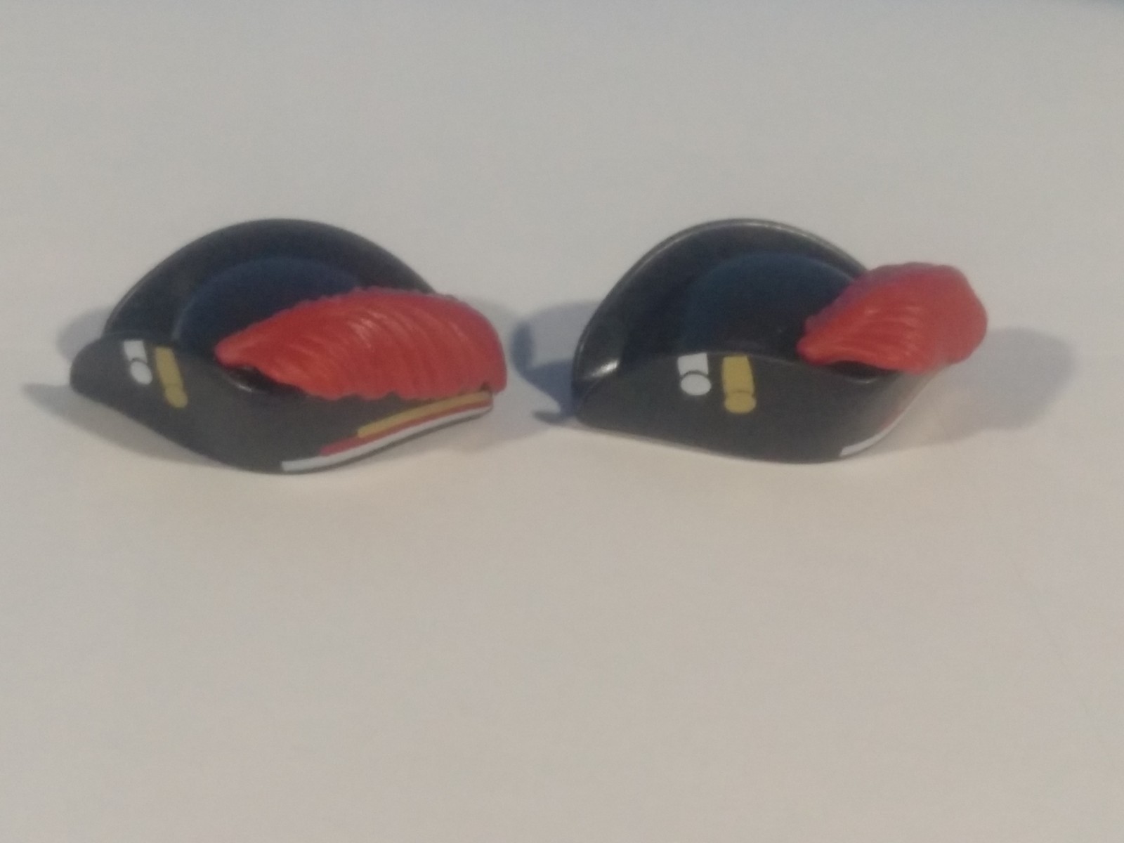 PLAYMOBIL PAREJA DE SOMBREROS CON PLUMA PARA PIRATAS , SOLDADOS -13/3/21