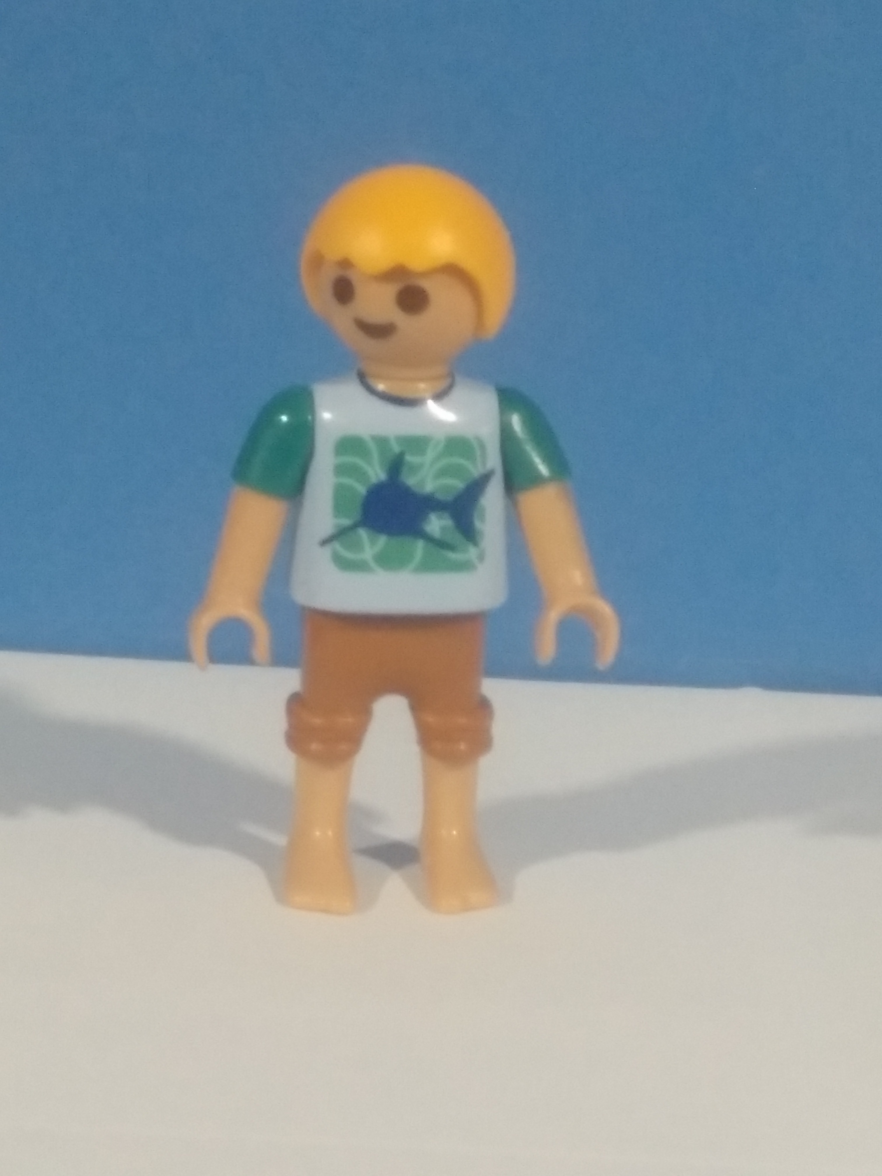 PLAYMOBIL NIÑO RUBIO CON PANTALONES CORTOS - 28/3/21