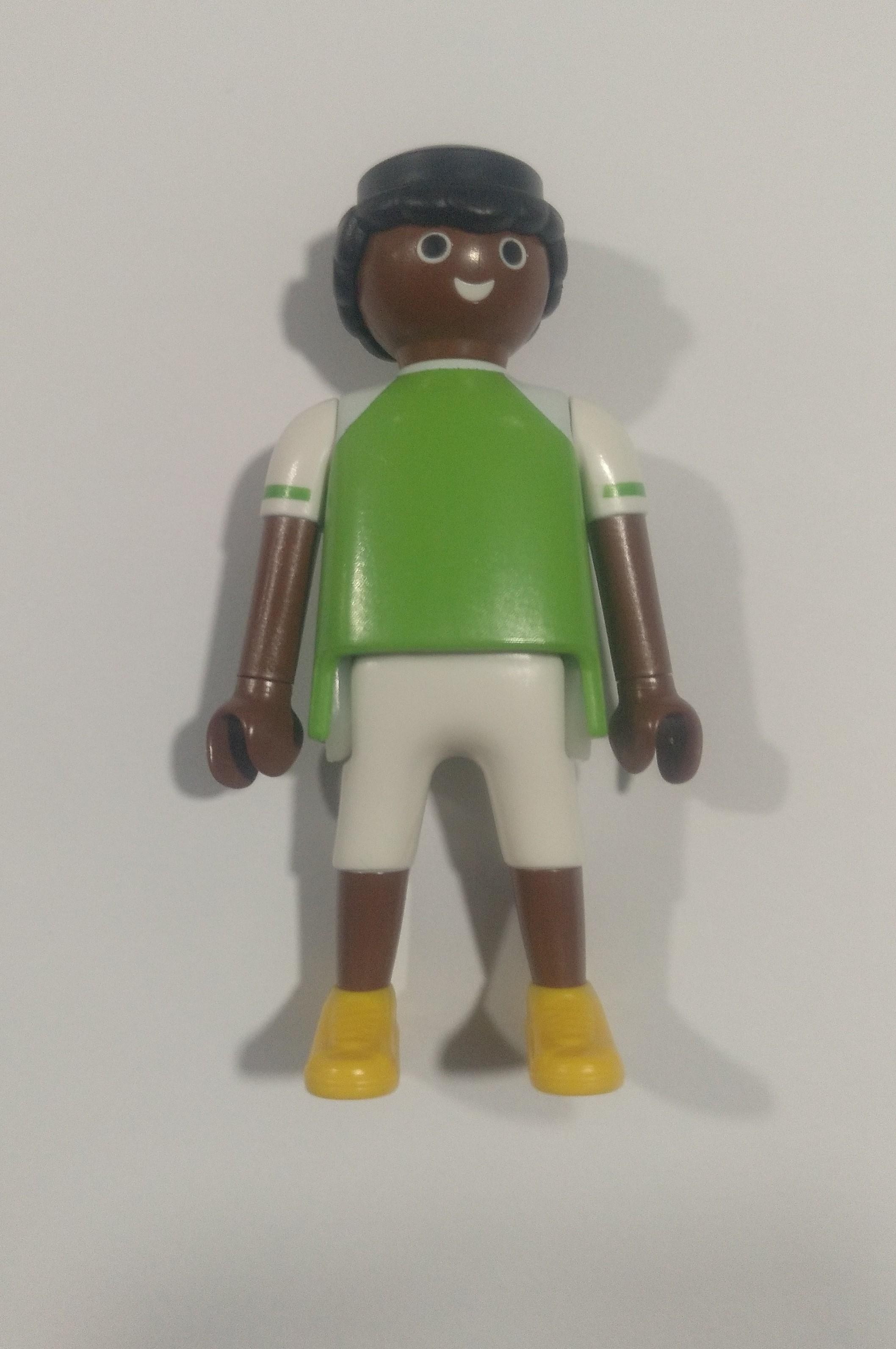 PLAYMOBIL FIGURA HOMBRE NEGRO EN CAMISETA - 28/4/21