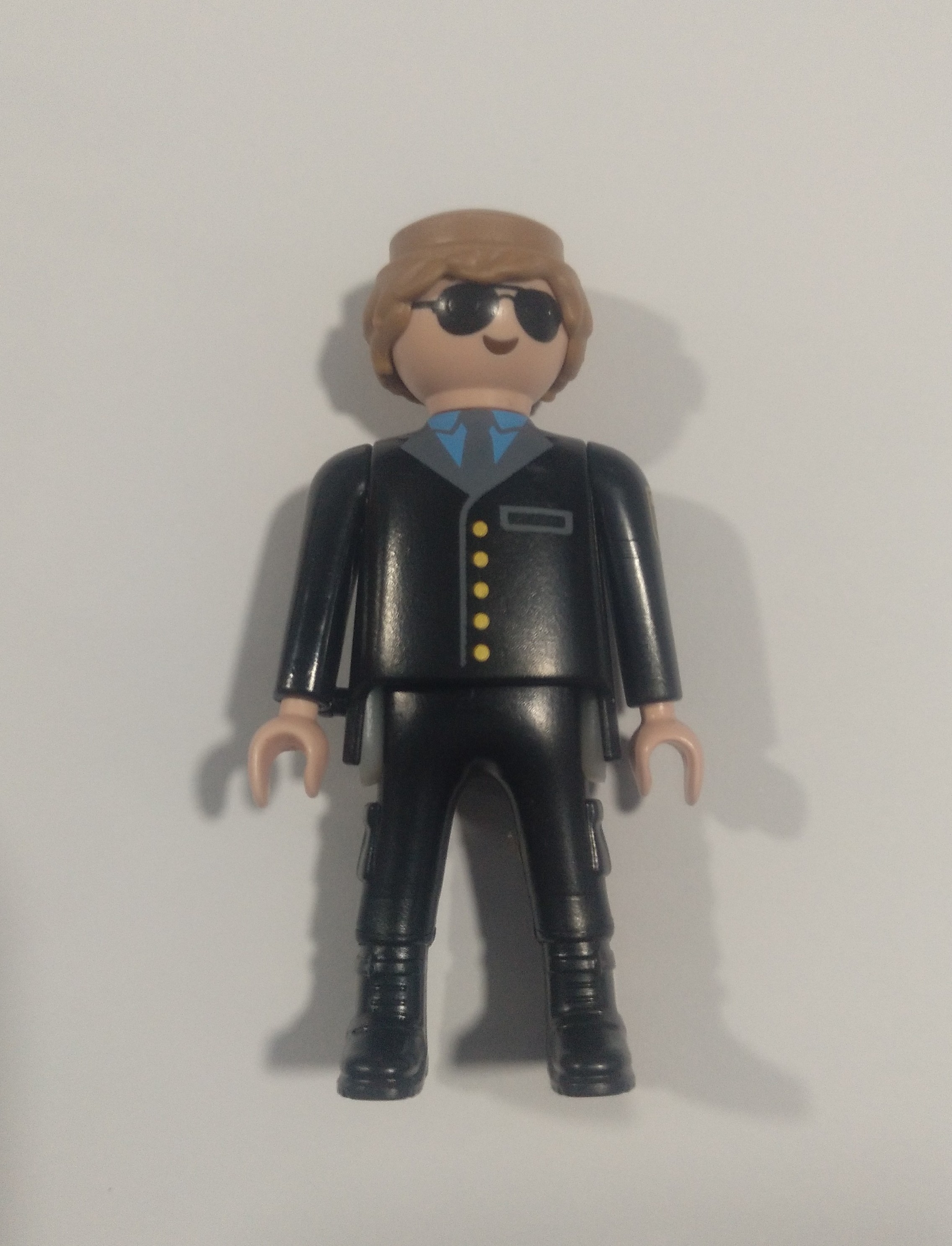 PLAYMOBIL FIGURA POLICIA - 28/4/21