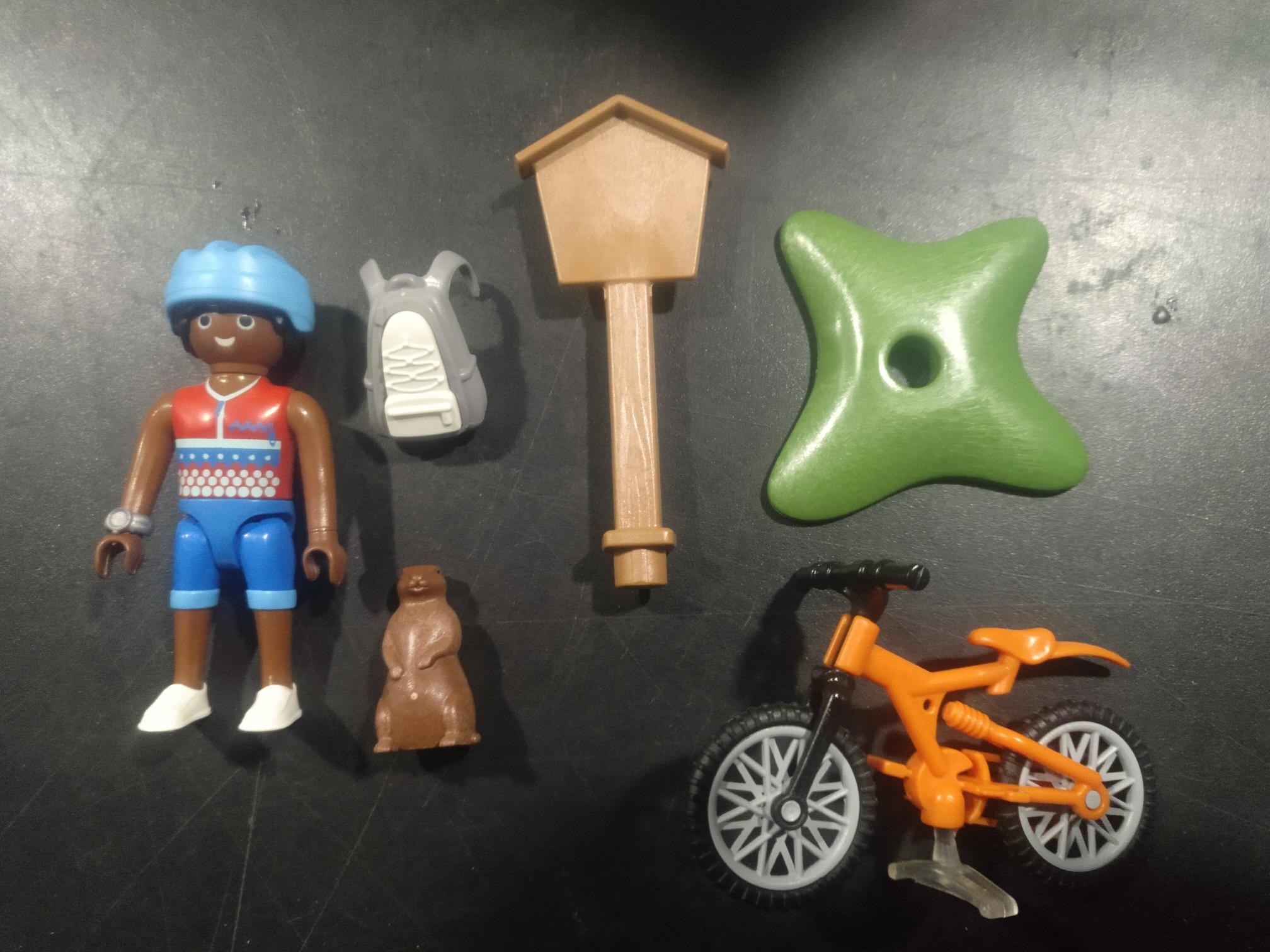 PLAYMOBIL HOMBRE NEGRO CON BICI Y ACCESORIOS - 28/4/21