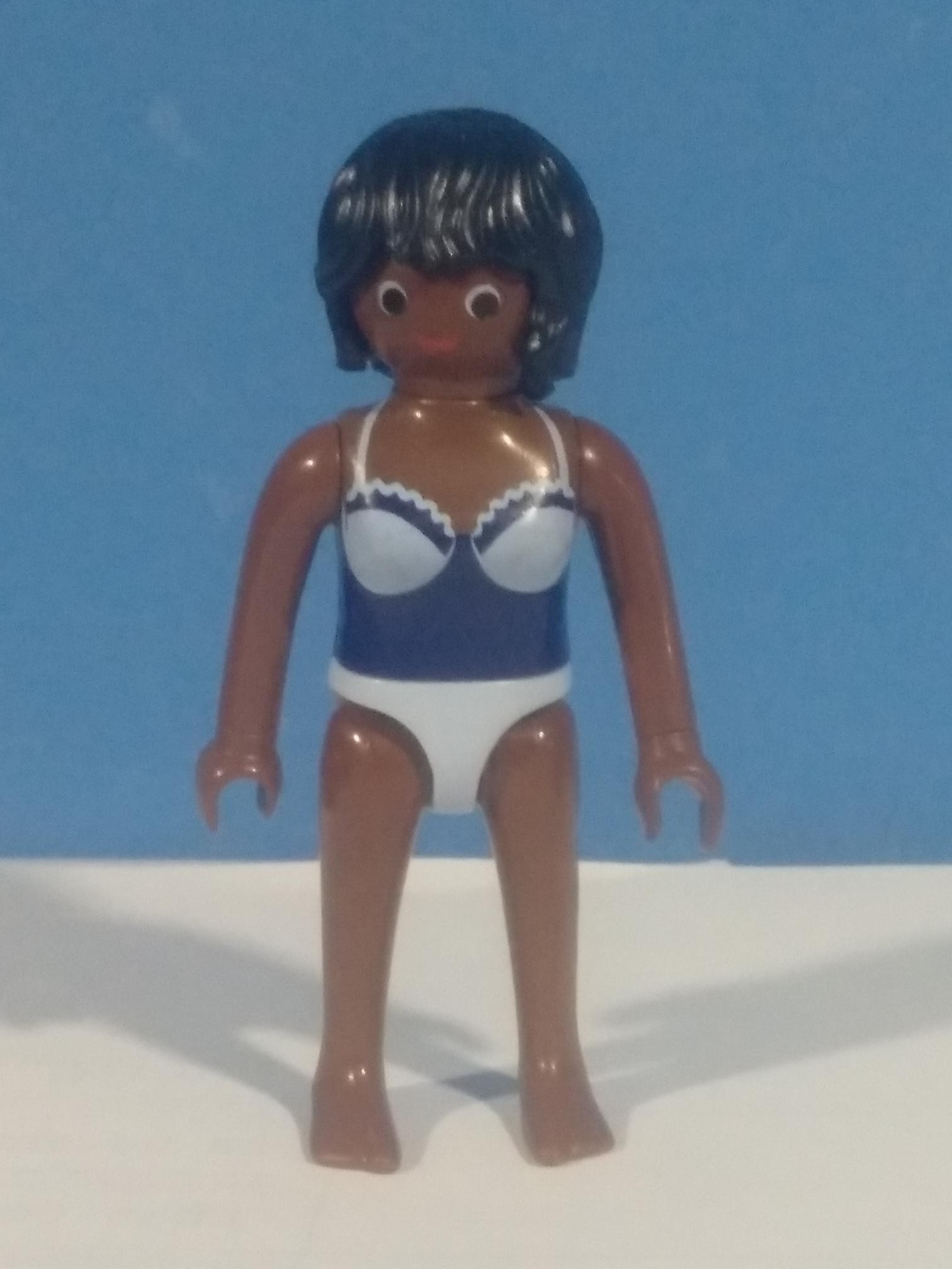 PLAYMOBIL FIGURA MUJER NEGRA EN BAÑADOR - 1/5/21
