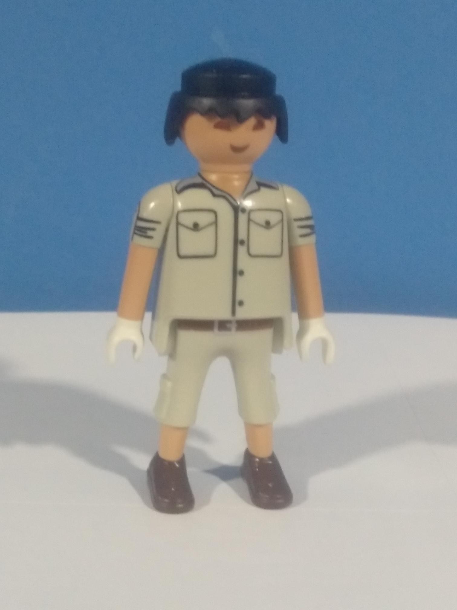 PLAYMOBIL FIGURA ARQUEOLOGO ASIATICO - 7/4/21