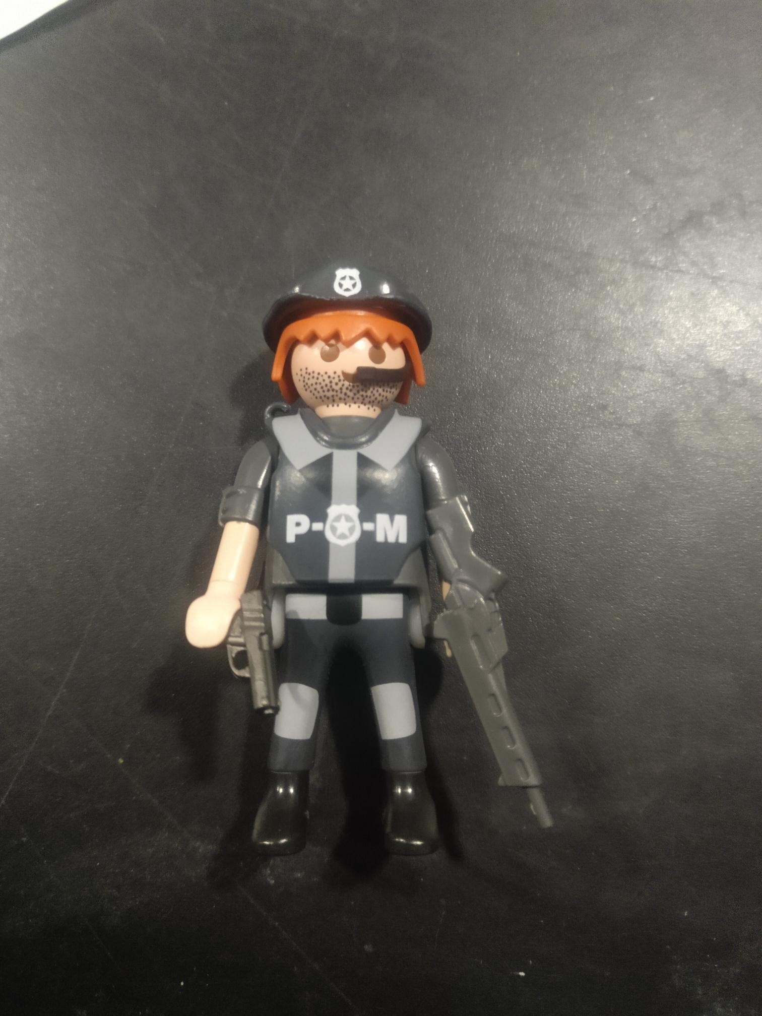 PLAYMOBIL FIGURA POLICIA SWAT CON PISTOLA Y RIFLE - 26/12/19