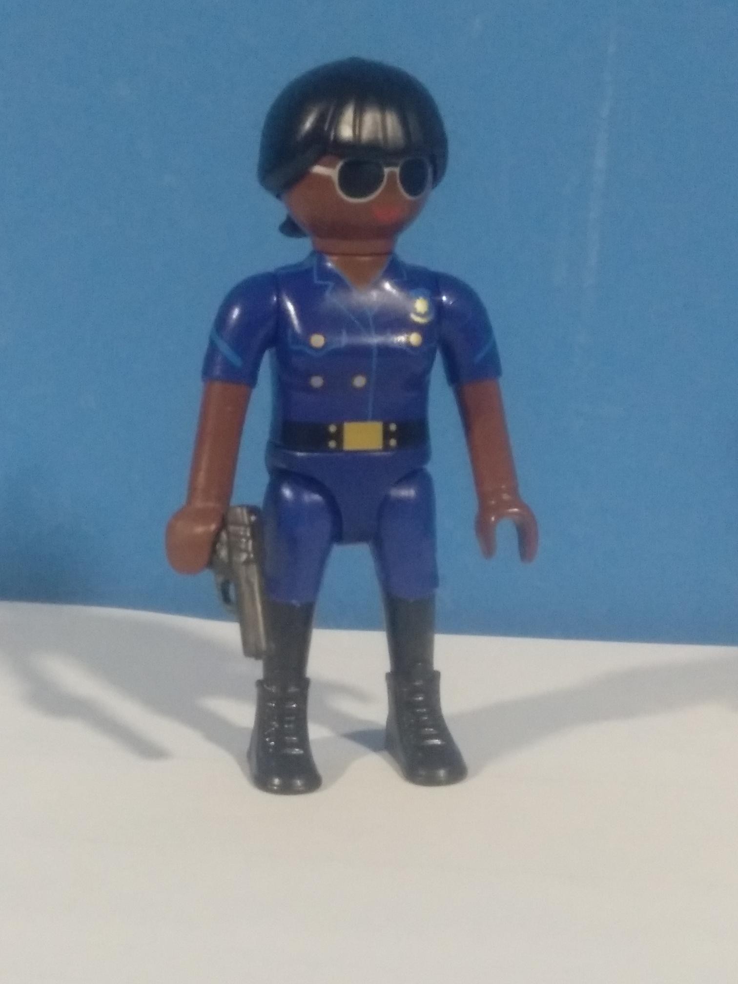 PLAYMOBIL MUJER POLICIA CON PISTOLA REGRESO AL FUTURO - 27/5/21