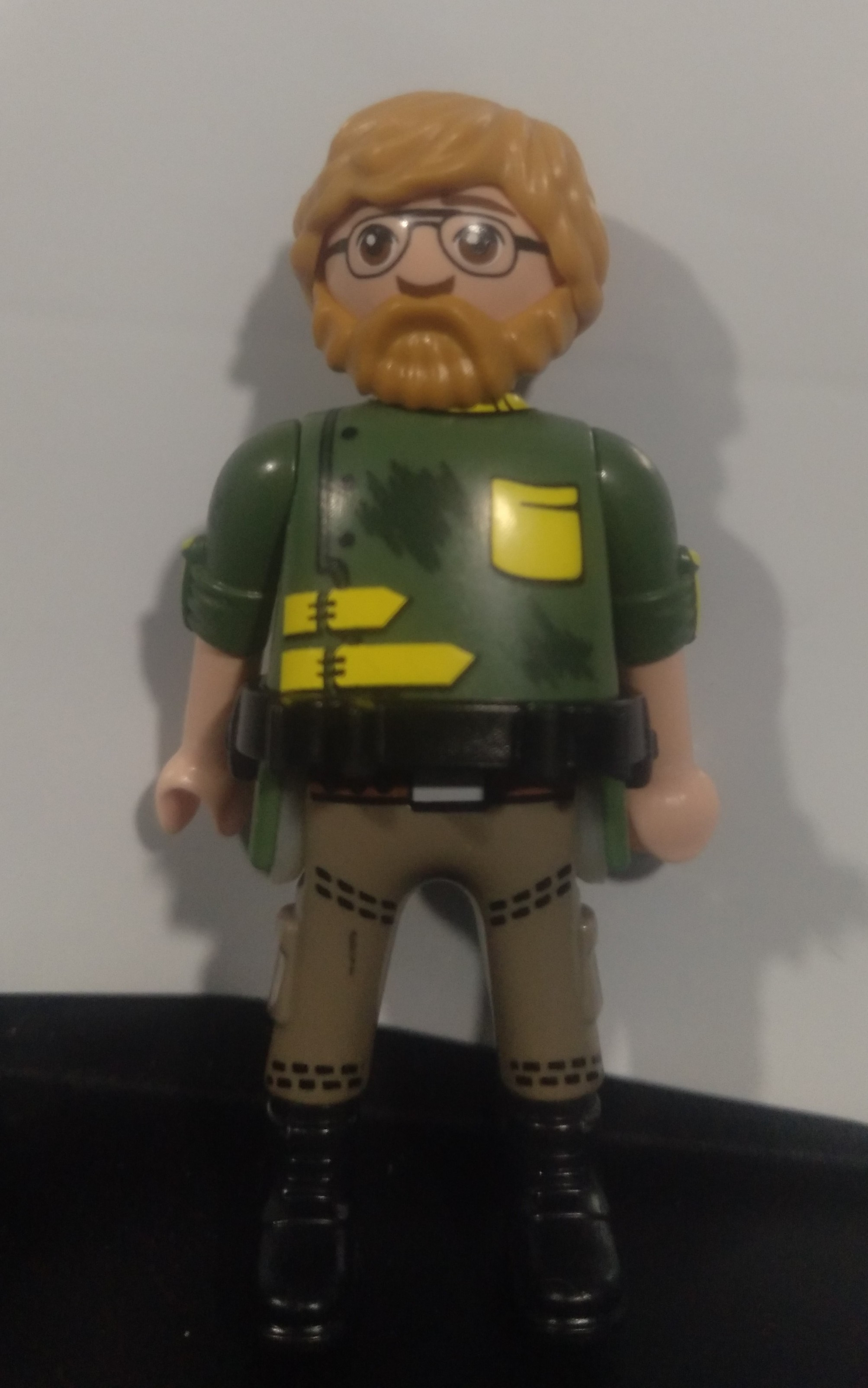 PLAYMOBIL FIGURA EXPLORADOR CON GAFAS - 27/5/21