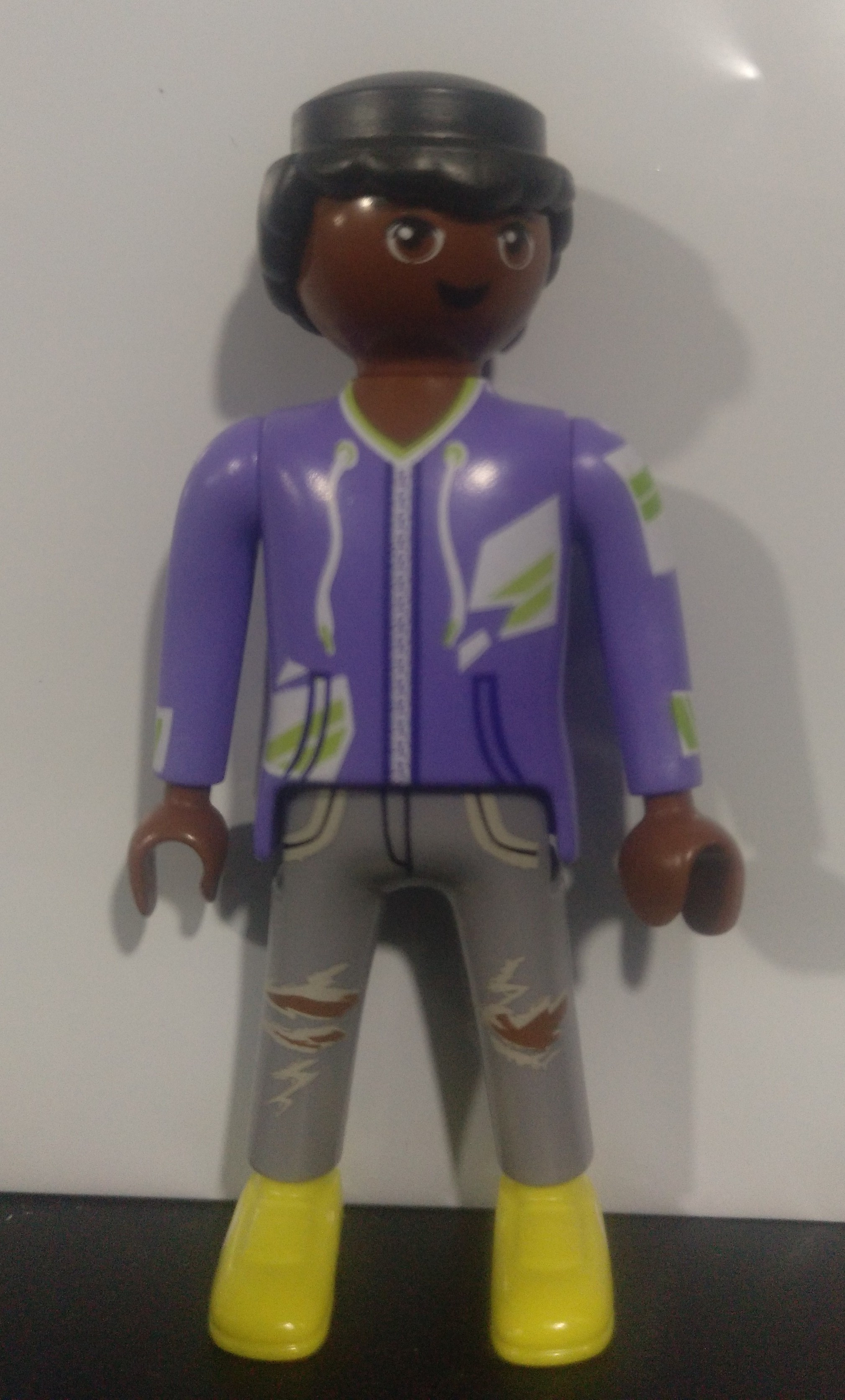 PLAYMOBIL FIGURA CHICO MODERNO NEGRO - 27/5/21