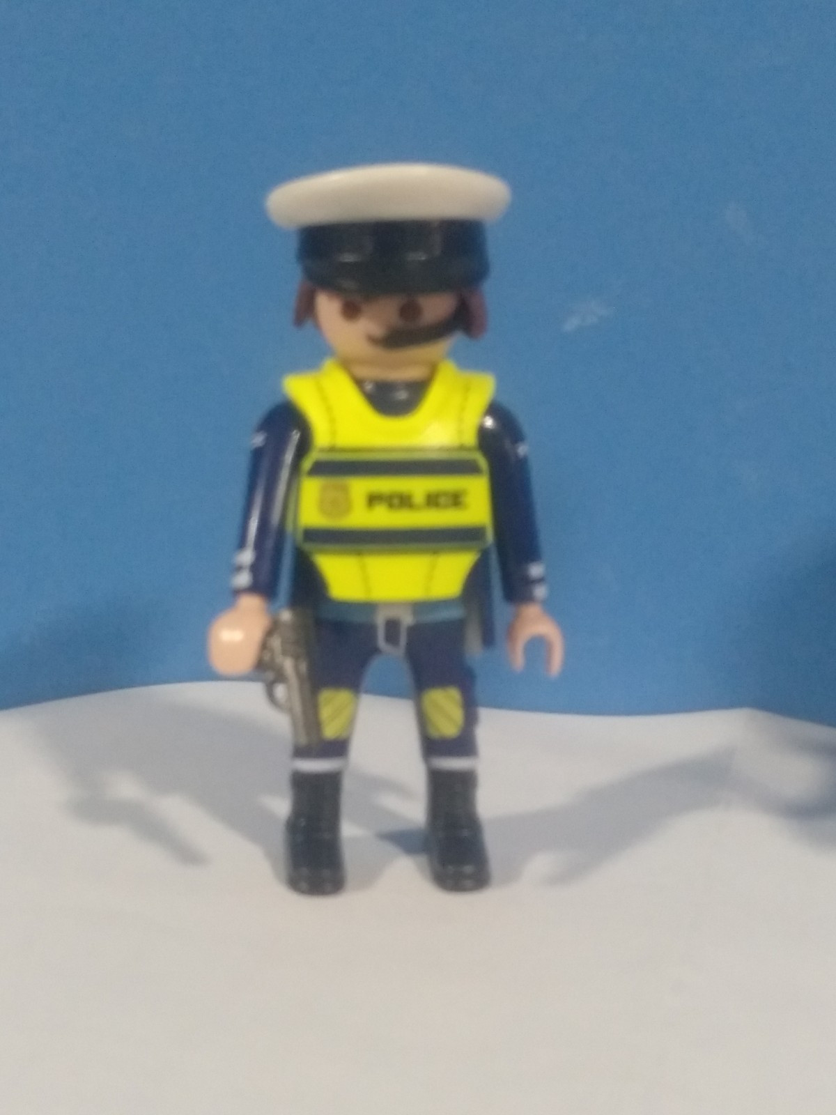 PLAYMOBIL POLICIA CON PISTOLA - 10/6/21