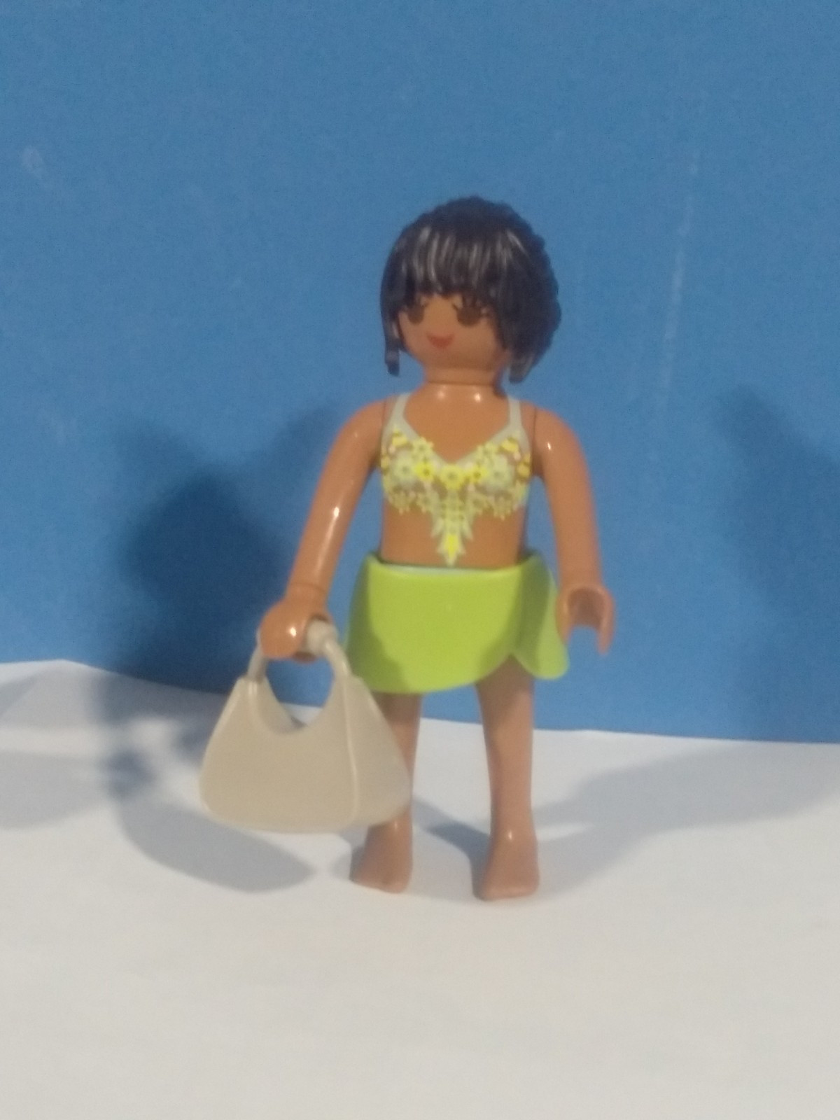 PLAYMOBIL MUJER BAÑISTA CON FALDA Y BOLSO - 10/6/21