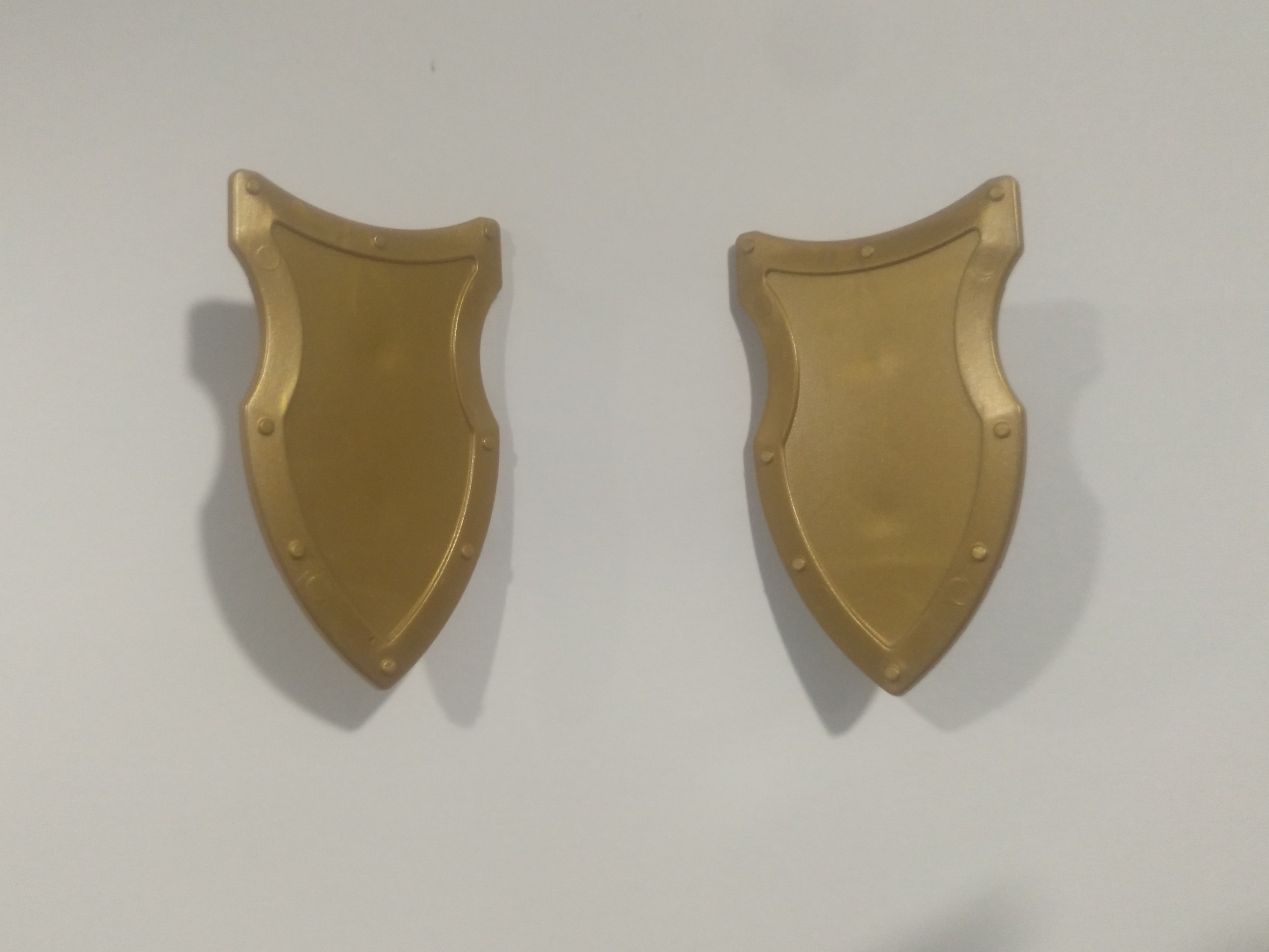 PLAYMOBIL PAREJA ESCUDOS DORADOS - 14/12/19