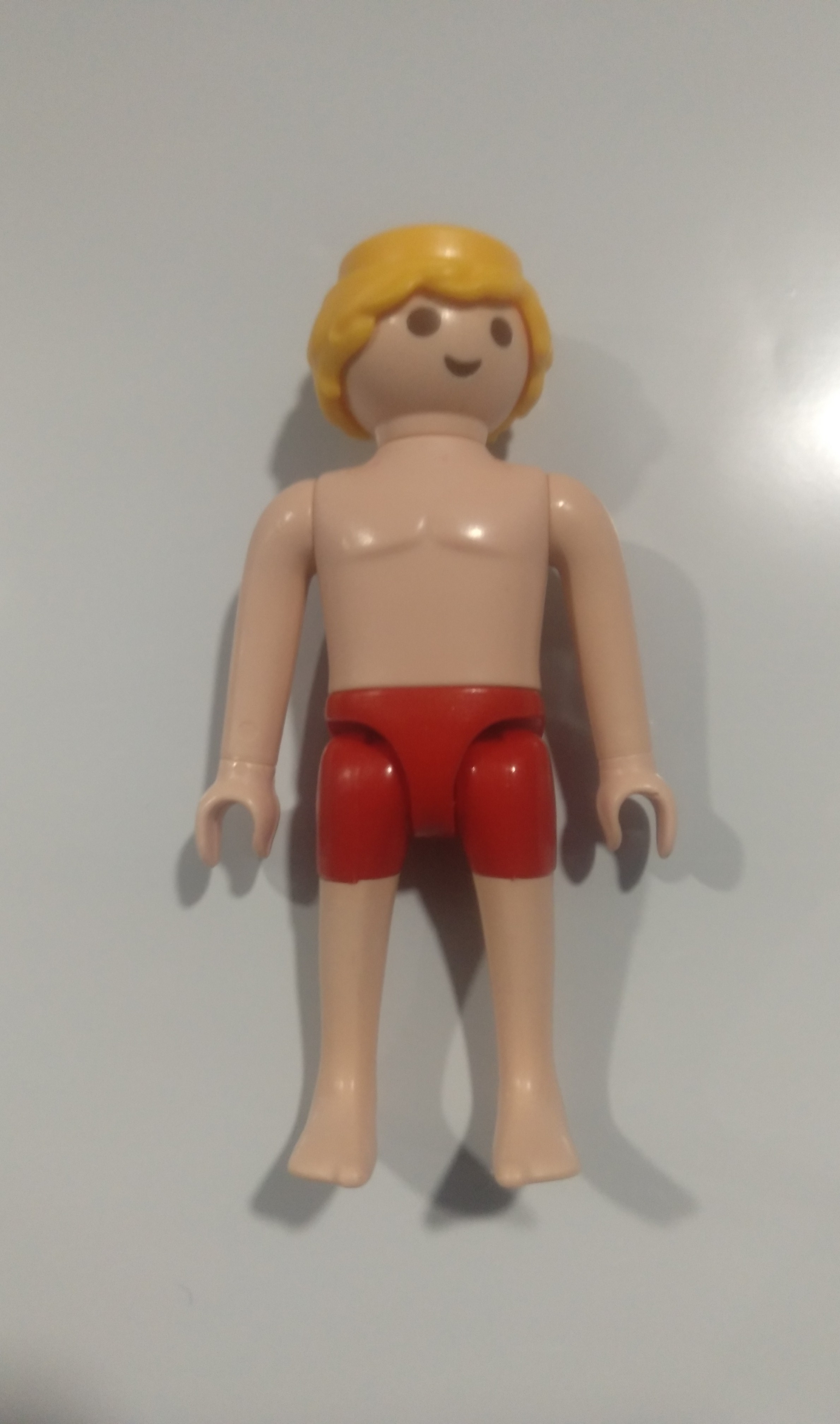 PLAYMOBIL BAÑISTA , SE PONE MORENO SI LE DA EL SOL - 25/6/21